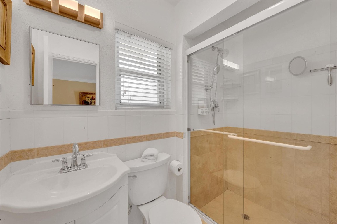 341 N Birch Rd #204 Fort Lauderdale, FL 33304