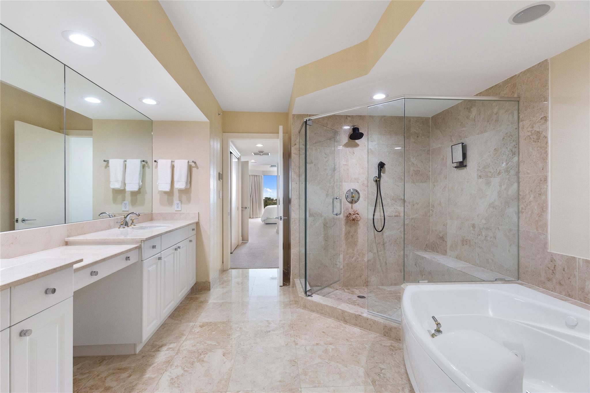 20201 E Country Clb Dr #706 Aventura, FL 33180