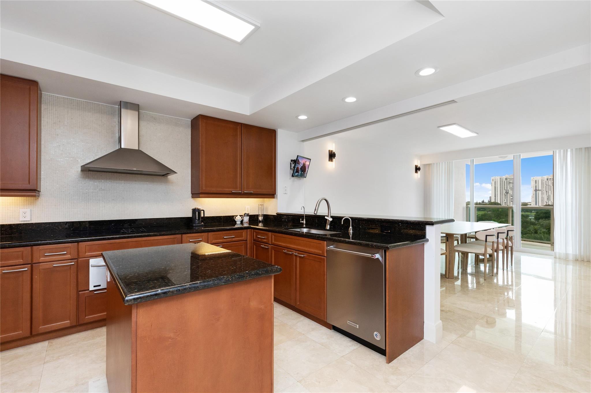 20201 E Country Clb Dr #706 Aventura, FL 33180