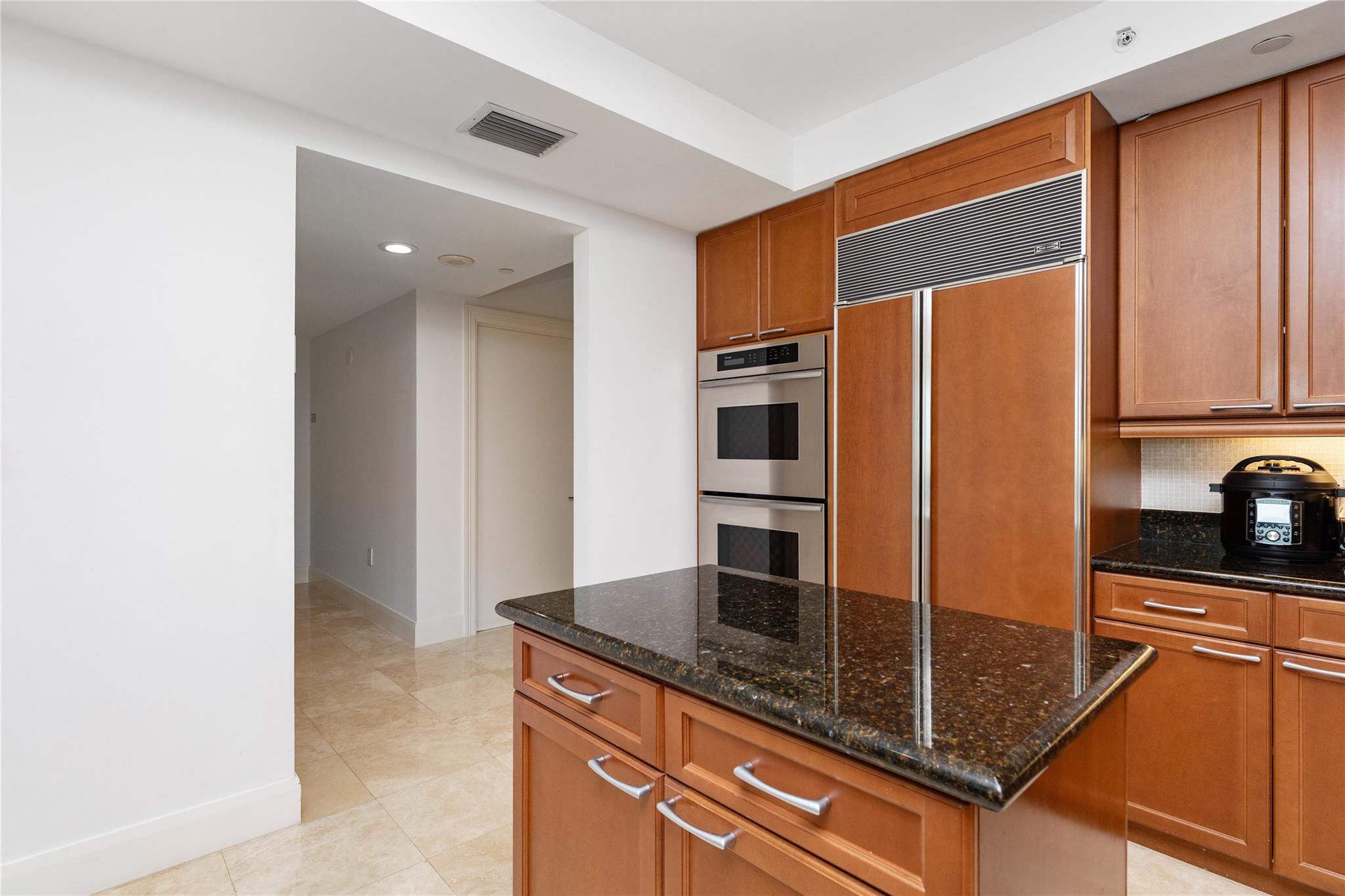 20201 E Country Clb Dr #706 Aventura, FL 33180