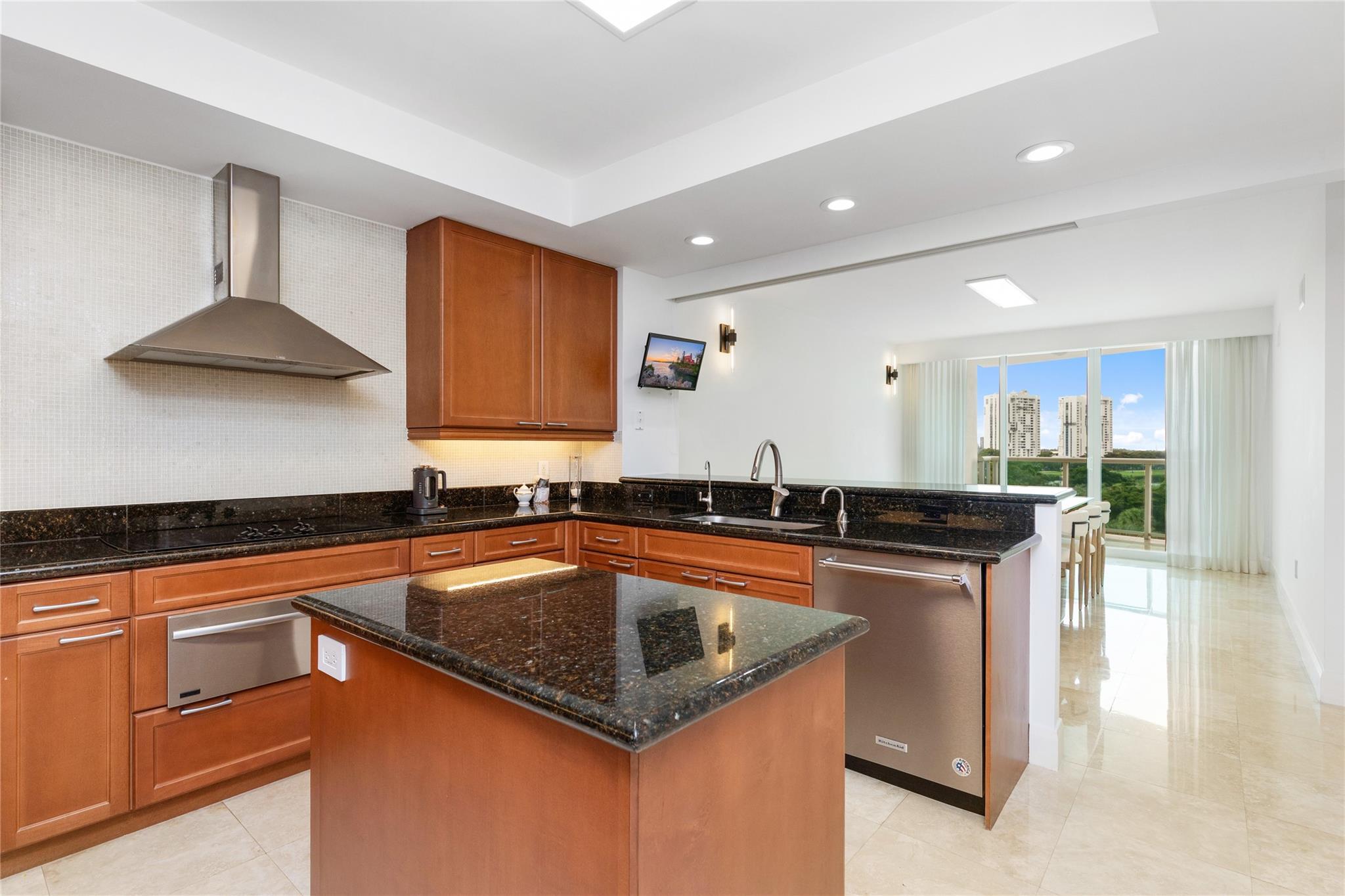 20201 E Country Clb Dr #706 Aventura, FL 33180