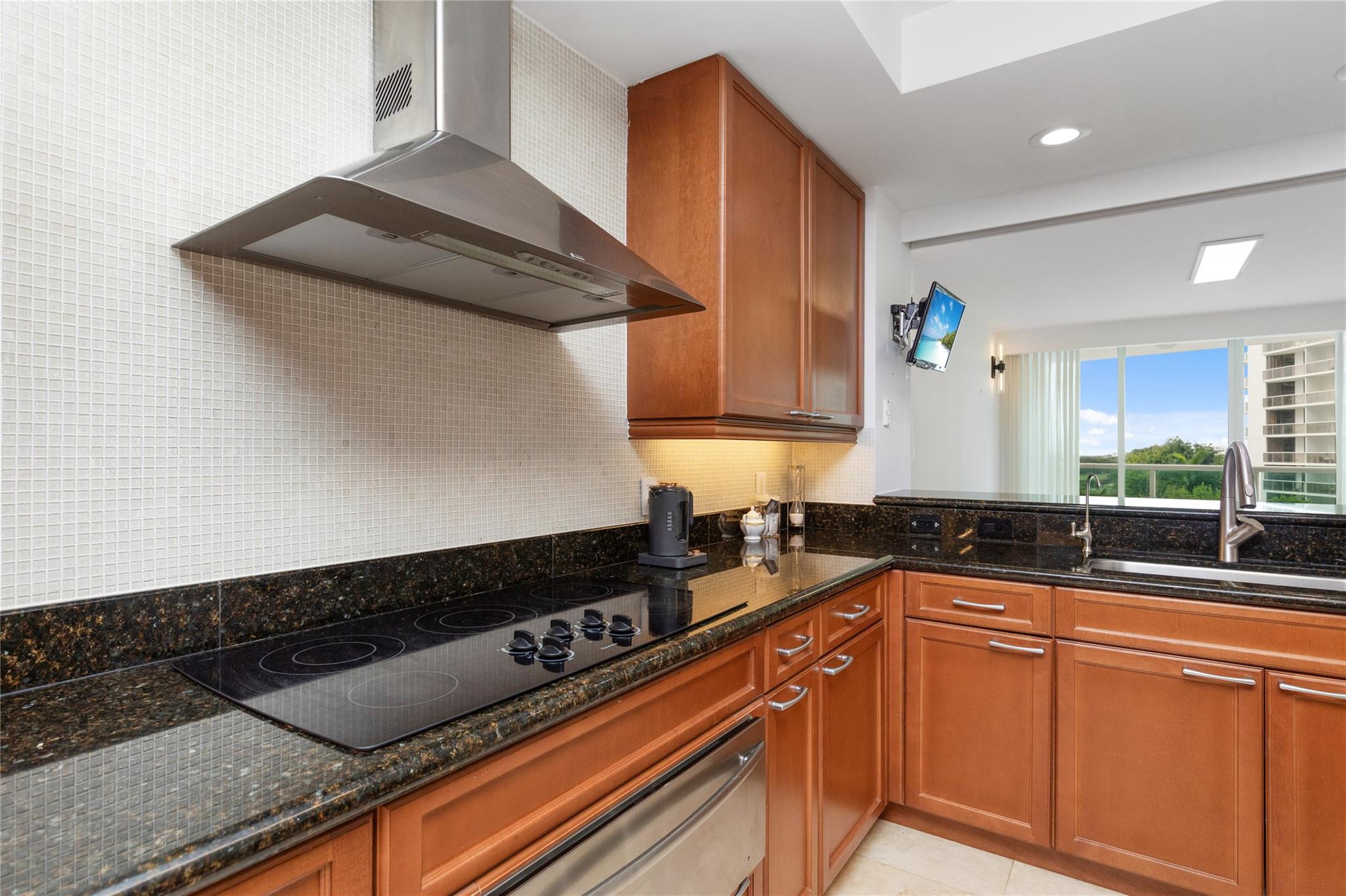 20201 E Country Clb Dr #706 Aventura, FL 33180