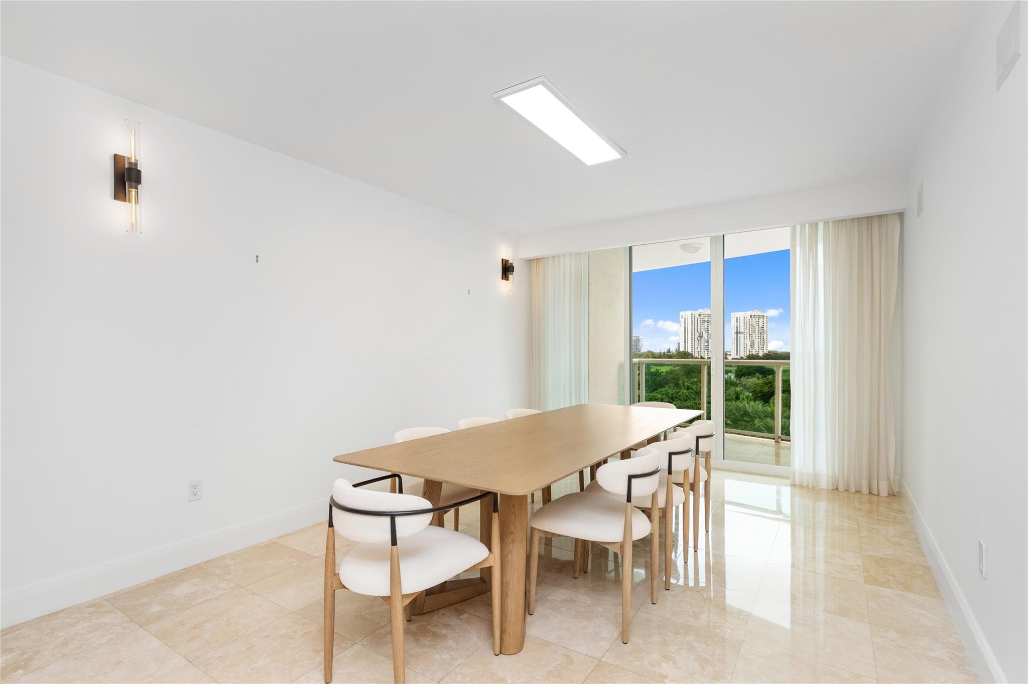 20201 E Country Clb Dr #706 Aventura, FL 33180