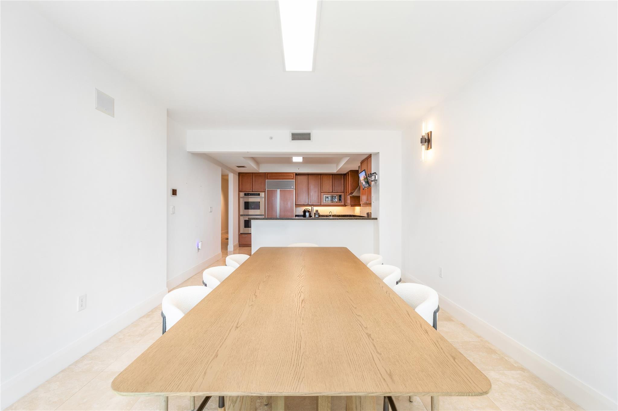 20201 E Country Clb Dr #706 Aventura, FL 33180