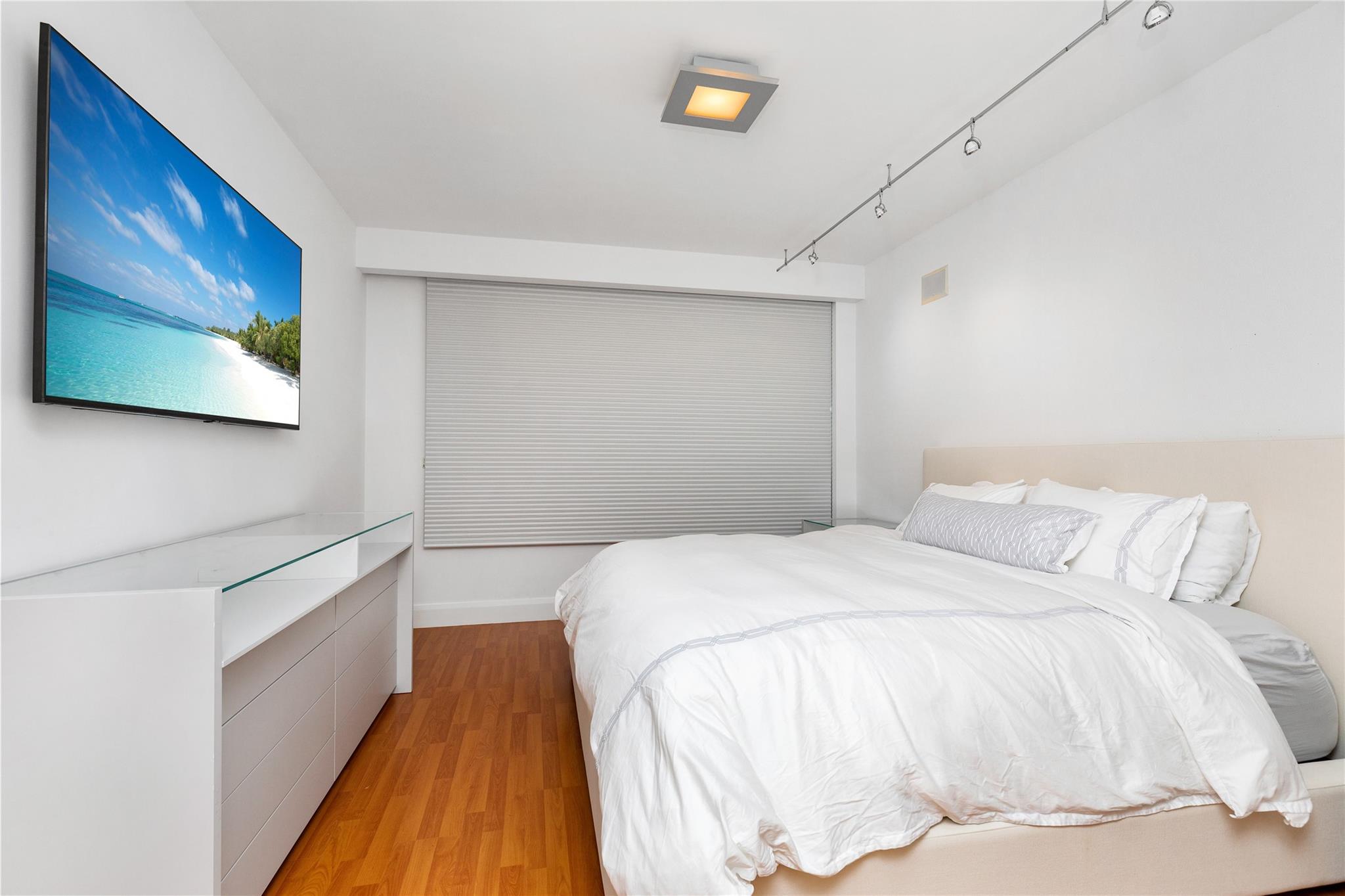 20201 E Country Clb Dr #706 Aventura, FL 33180