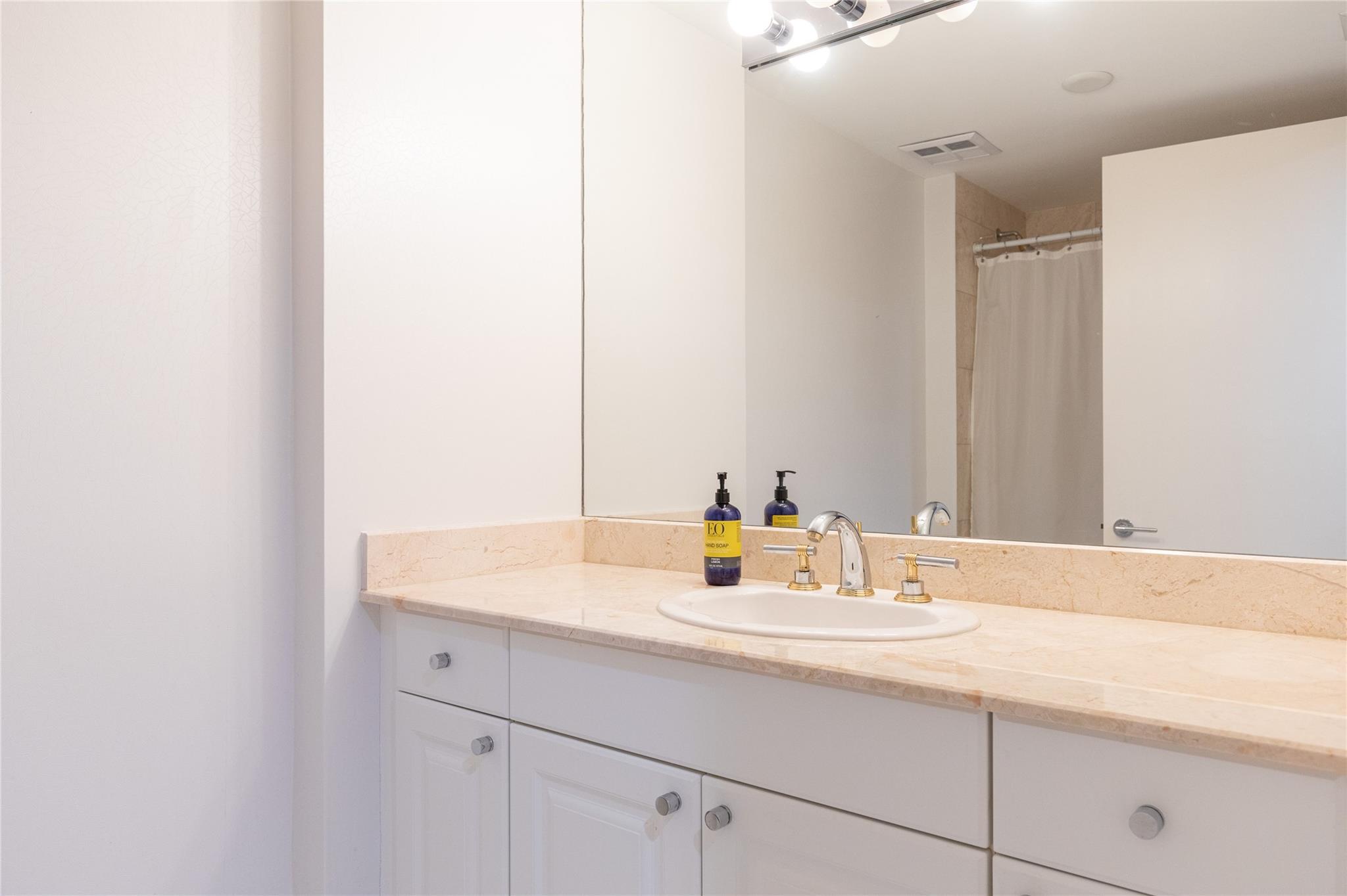 20201 E Country Clb Dr #706 Aventura, FL 33180