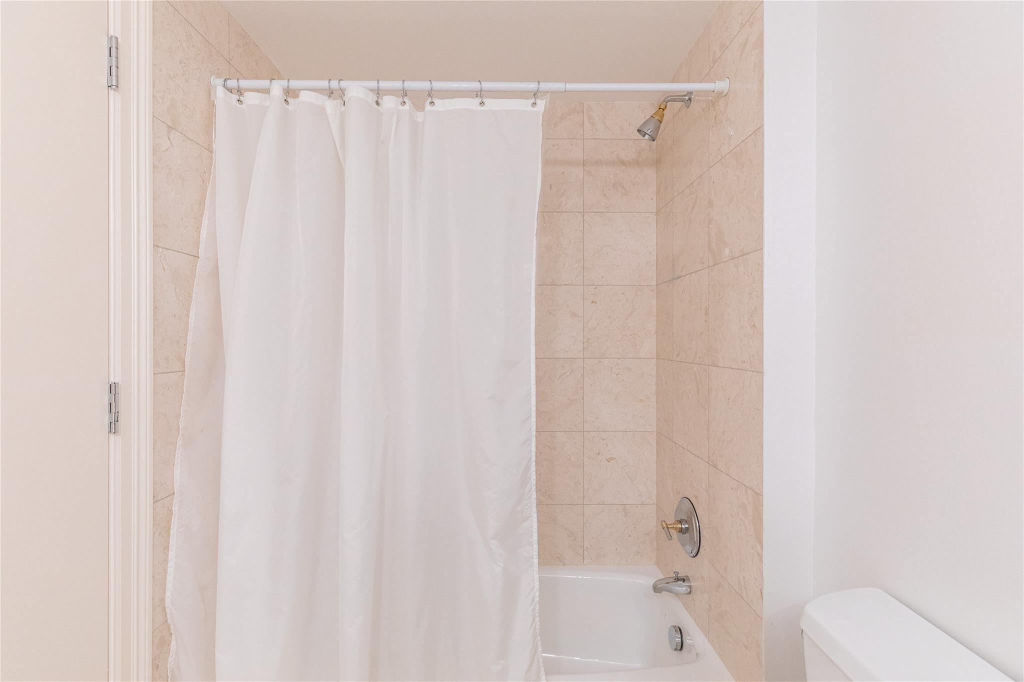 20201 E Country Clb Dr #706 Aventura, FL 33180