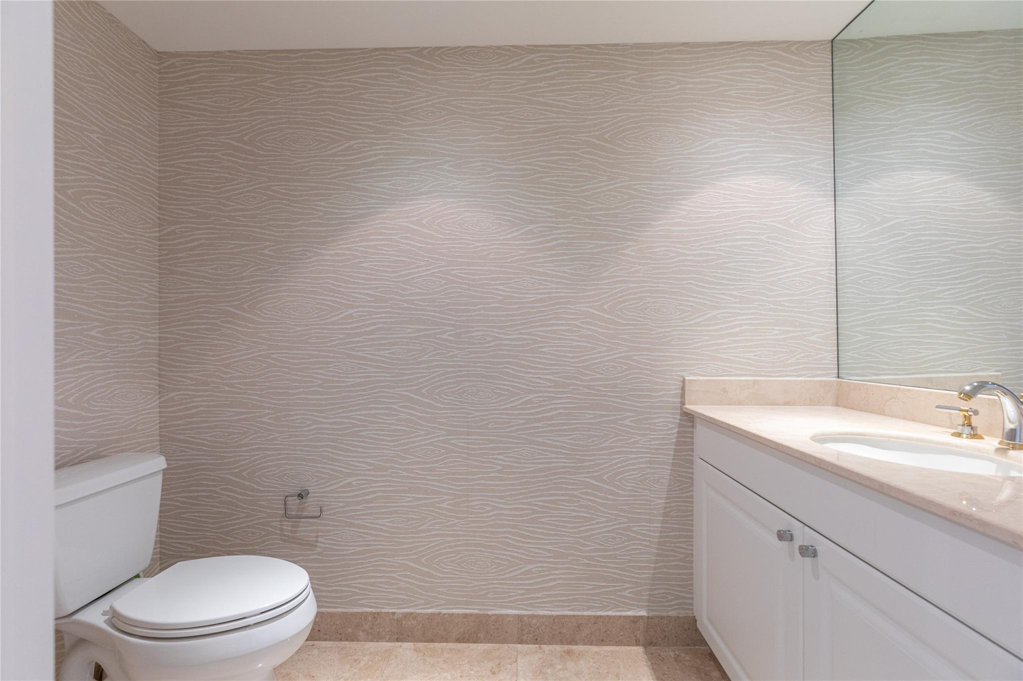 20201 E Country Clb Dr #706 Aventura, FL 33180