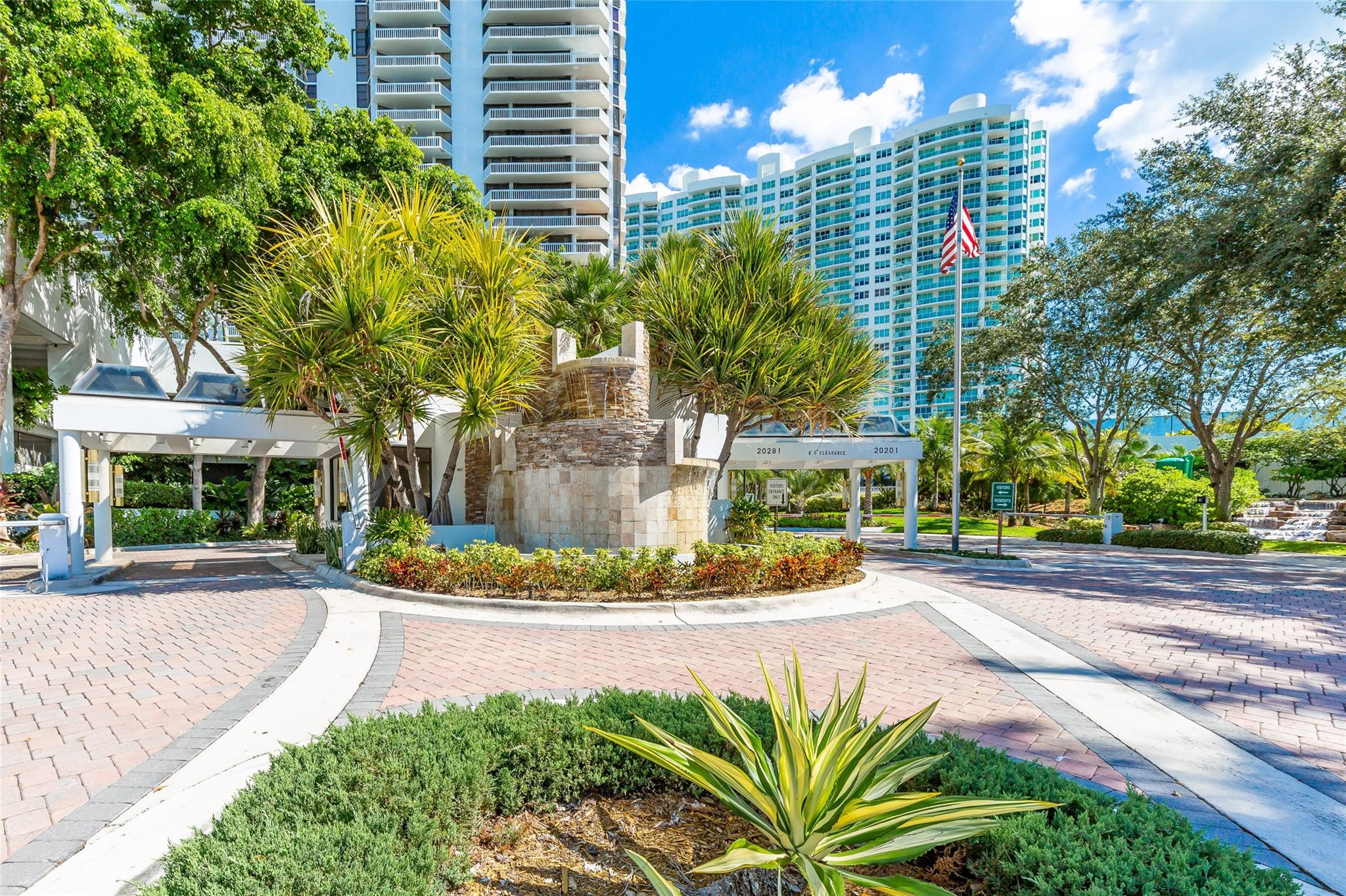 20201 E Country Clb Dr #706 Aventura, FL 33180