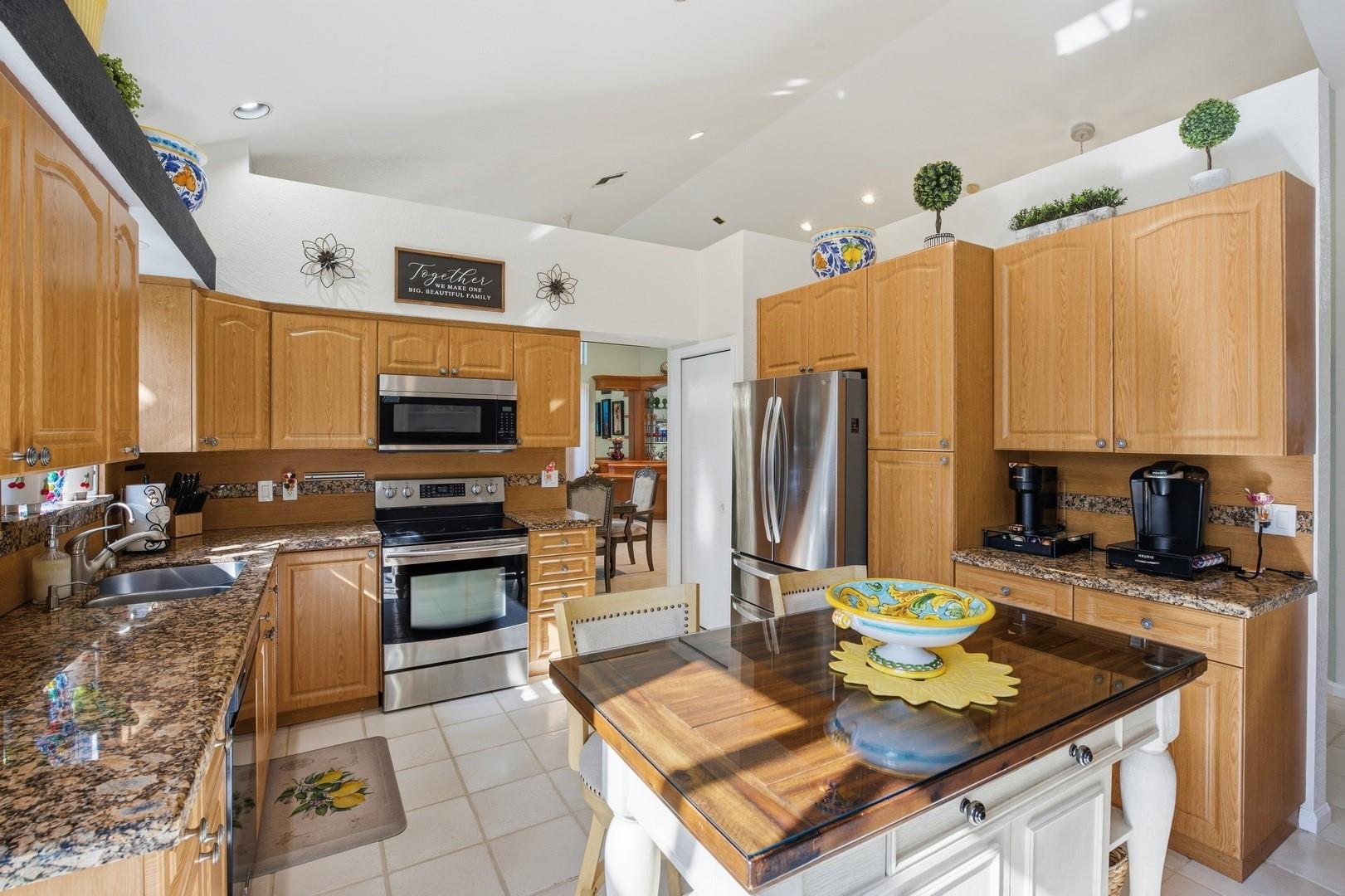 6441 Three Lks Ln Boynton Beach, FL 33437