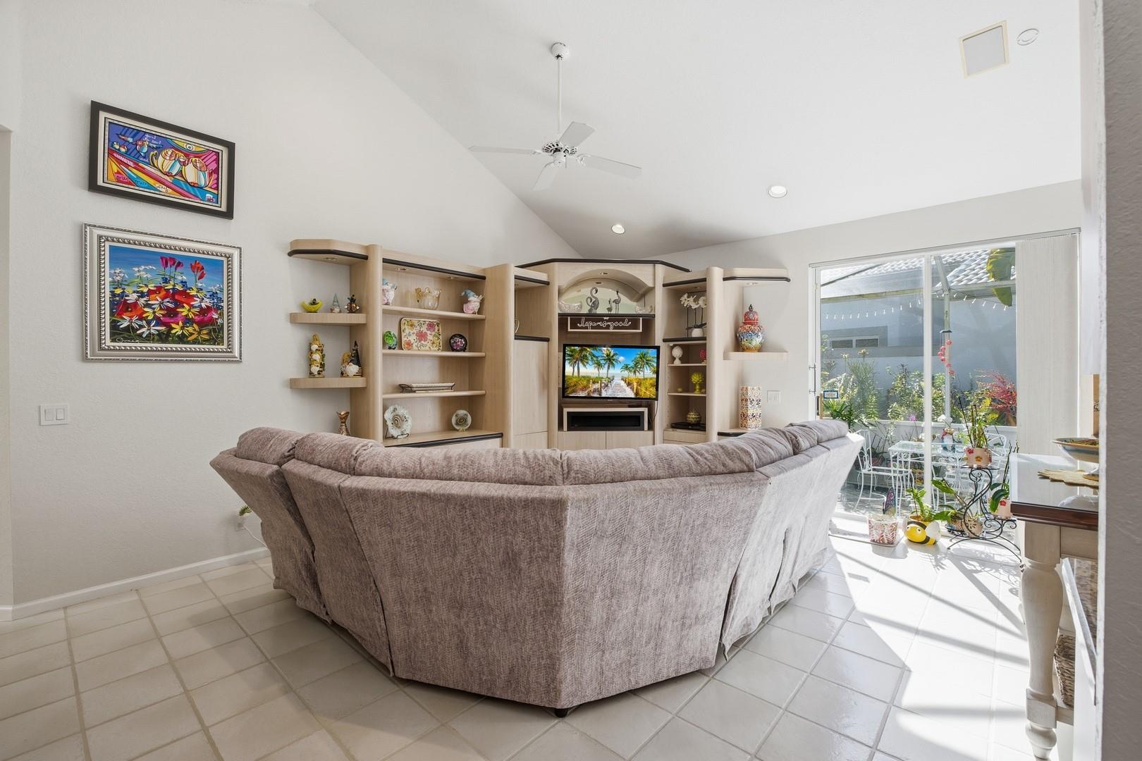 6441 Three Lks Ln Boynton Beach, FL 33437