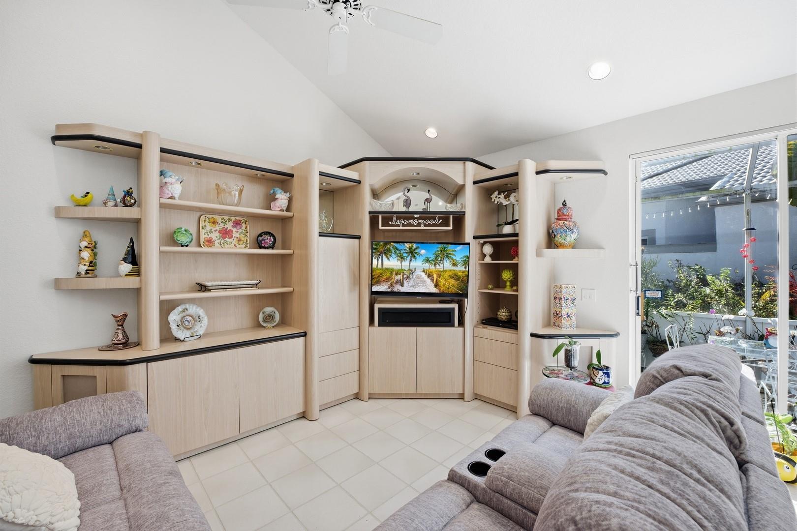 6441 Three Lks Ln Boynton Beach, FL 33437