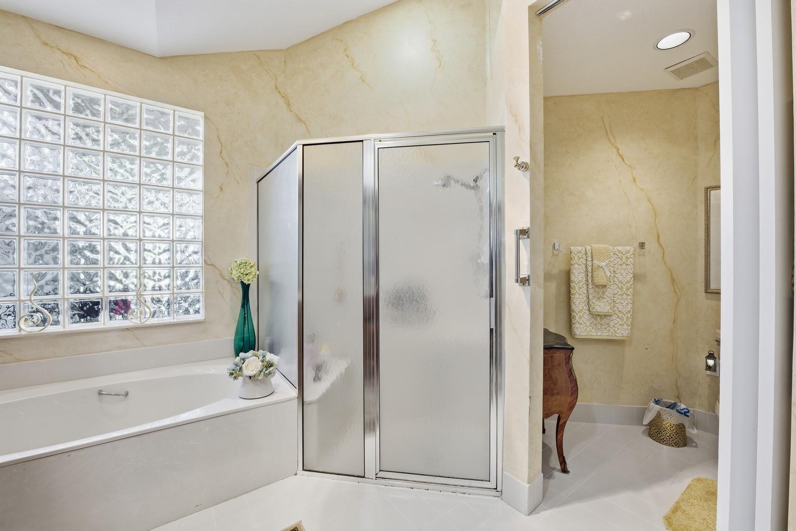 6441 Three Lks Ln Boynton Beach, FL 33437