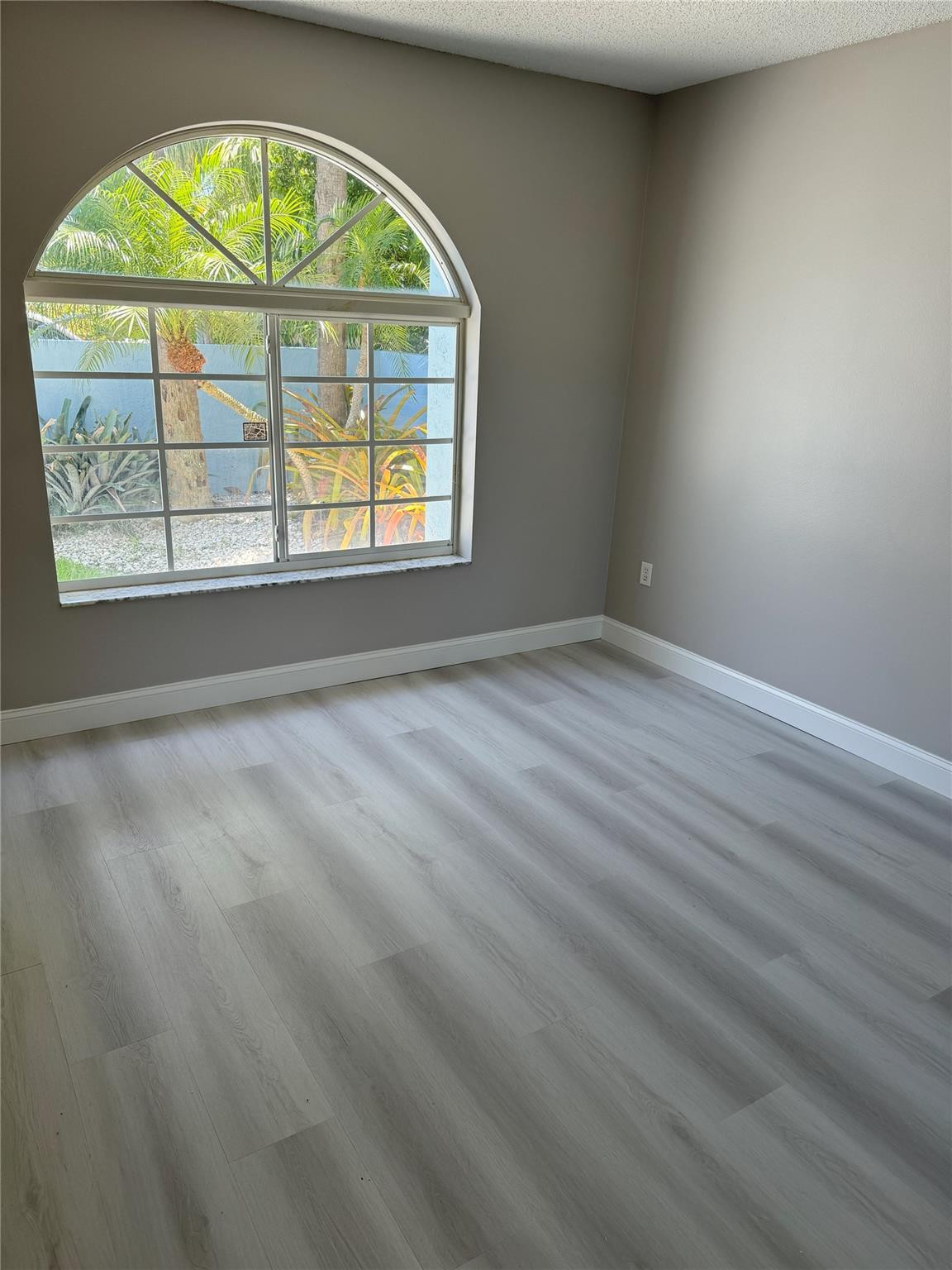 2731 NE 28th #3 Lighthouse Point, FL 33064