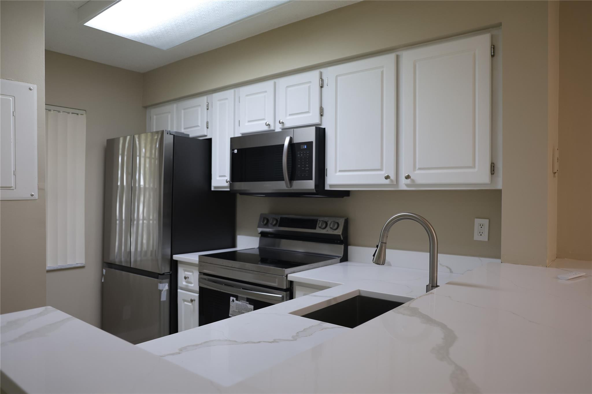 2228 N Cypress Bnd #407