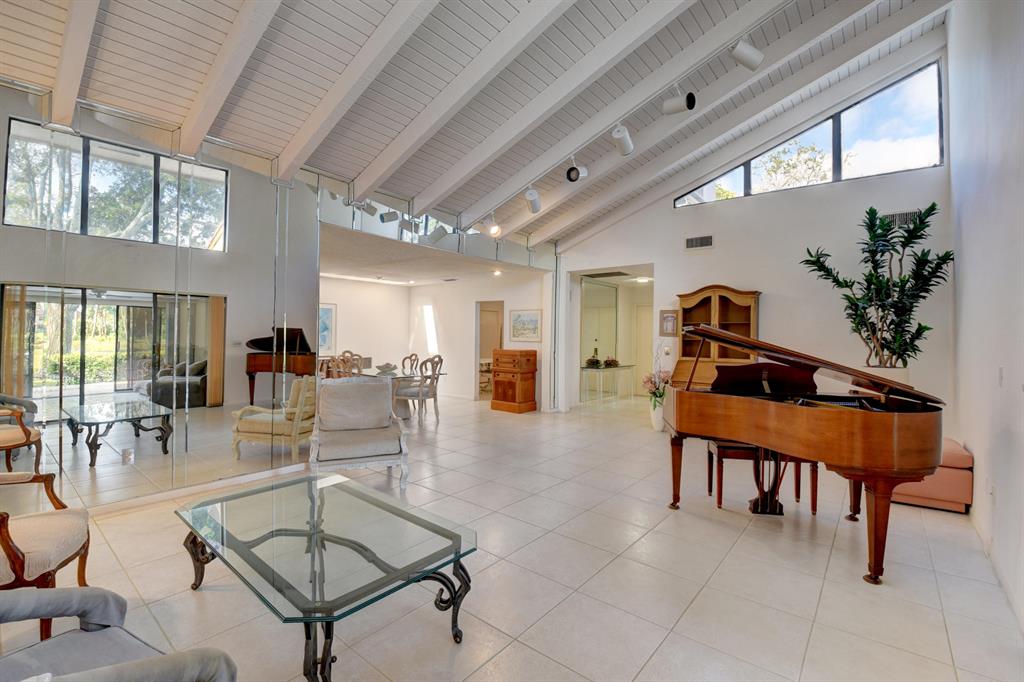 8515 Casa Del Lago #A