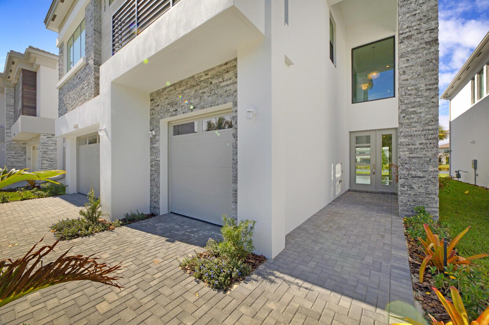 8068 Laurel Falls Dr,Boca Raton, FL 33496