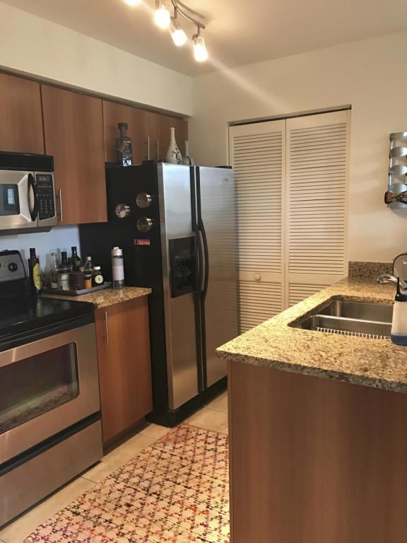 1050 Crystal Way #M