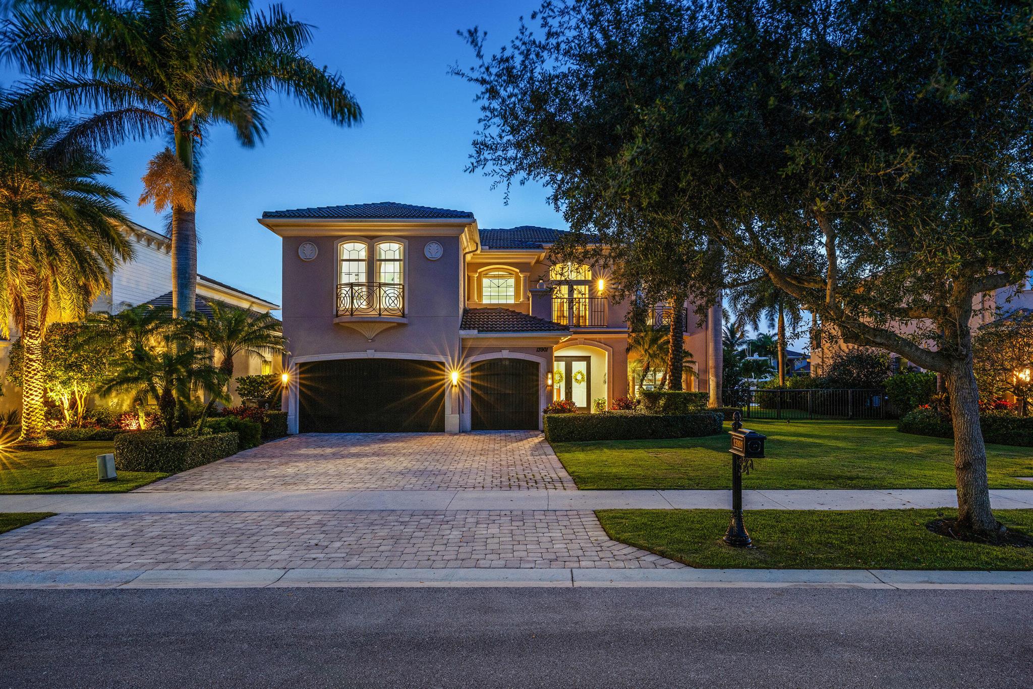 13901 Willow Cay Dr North Palm Beach, FL 33408 13901 Willow Cay Dr North Palm Beach, FL 33408