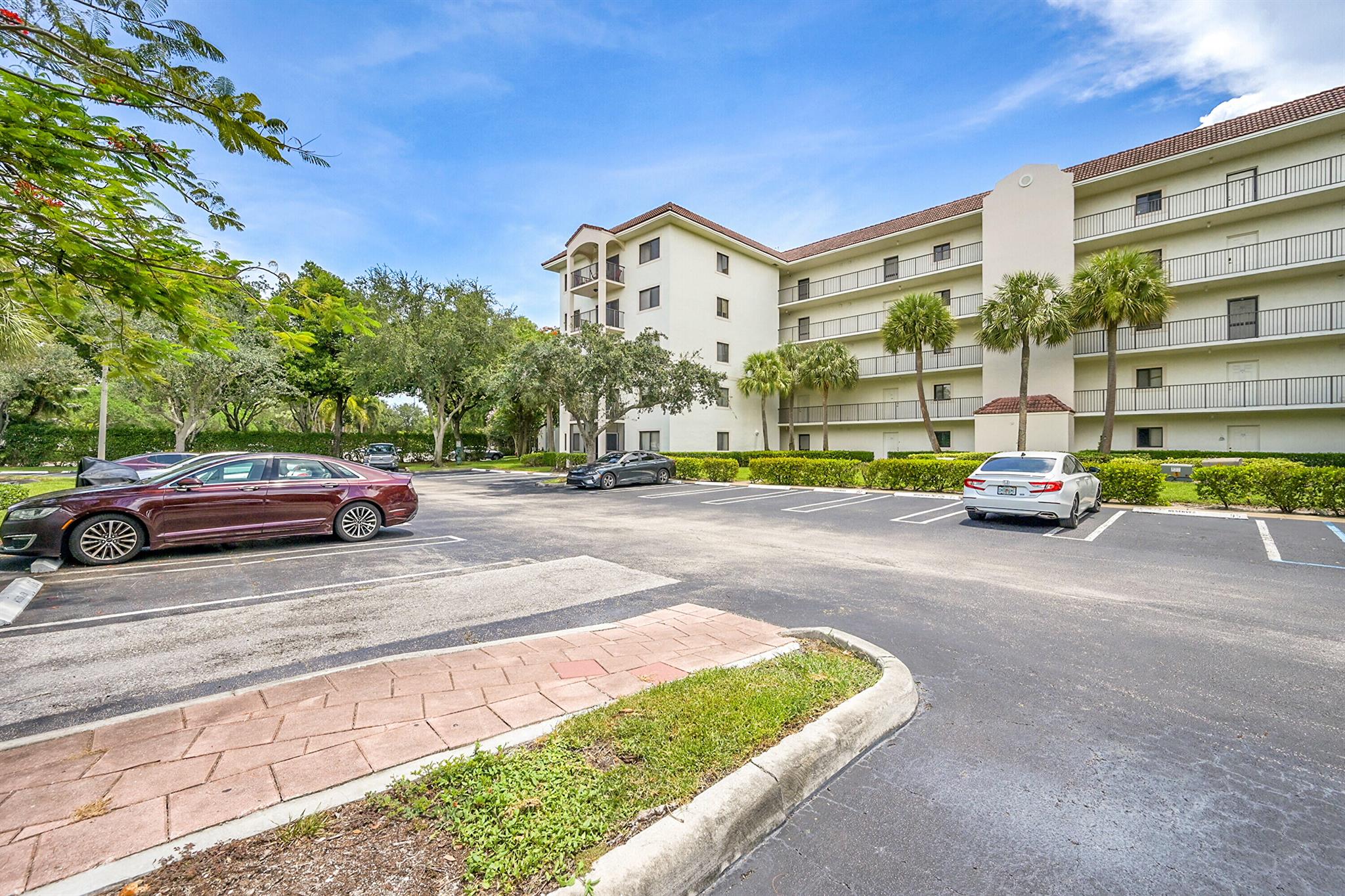 2105 Lavers Cir #500