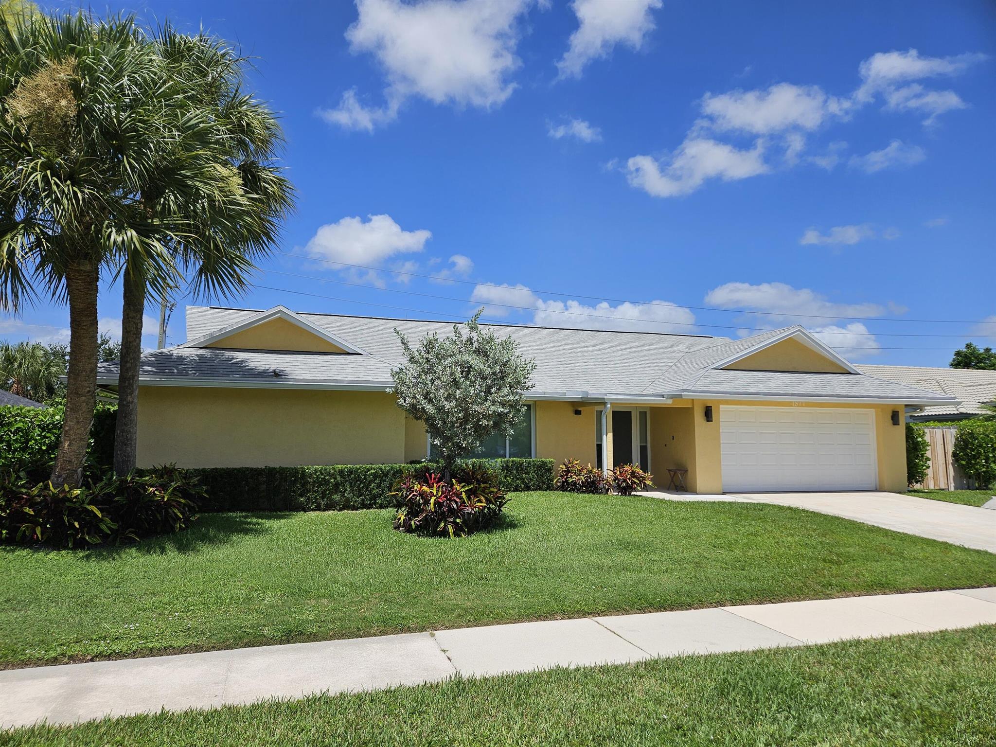 1877 Shower Tree Way