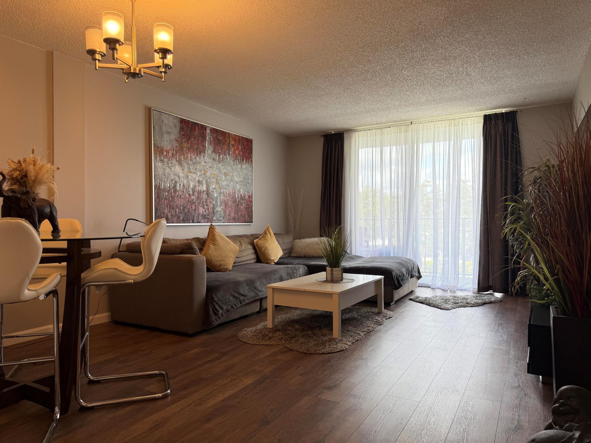 500 Executive Ctr Dr #3c