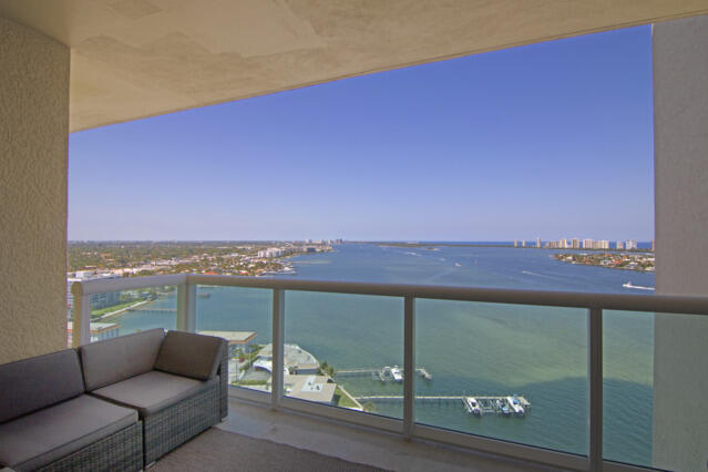 2650 Lake Shr #2203 Riviera Beach, FL 33404