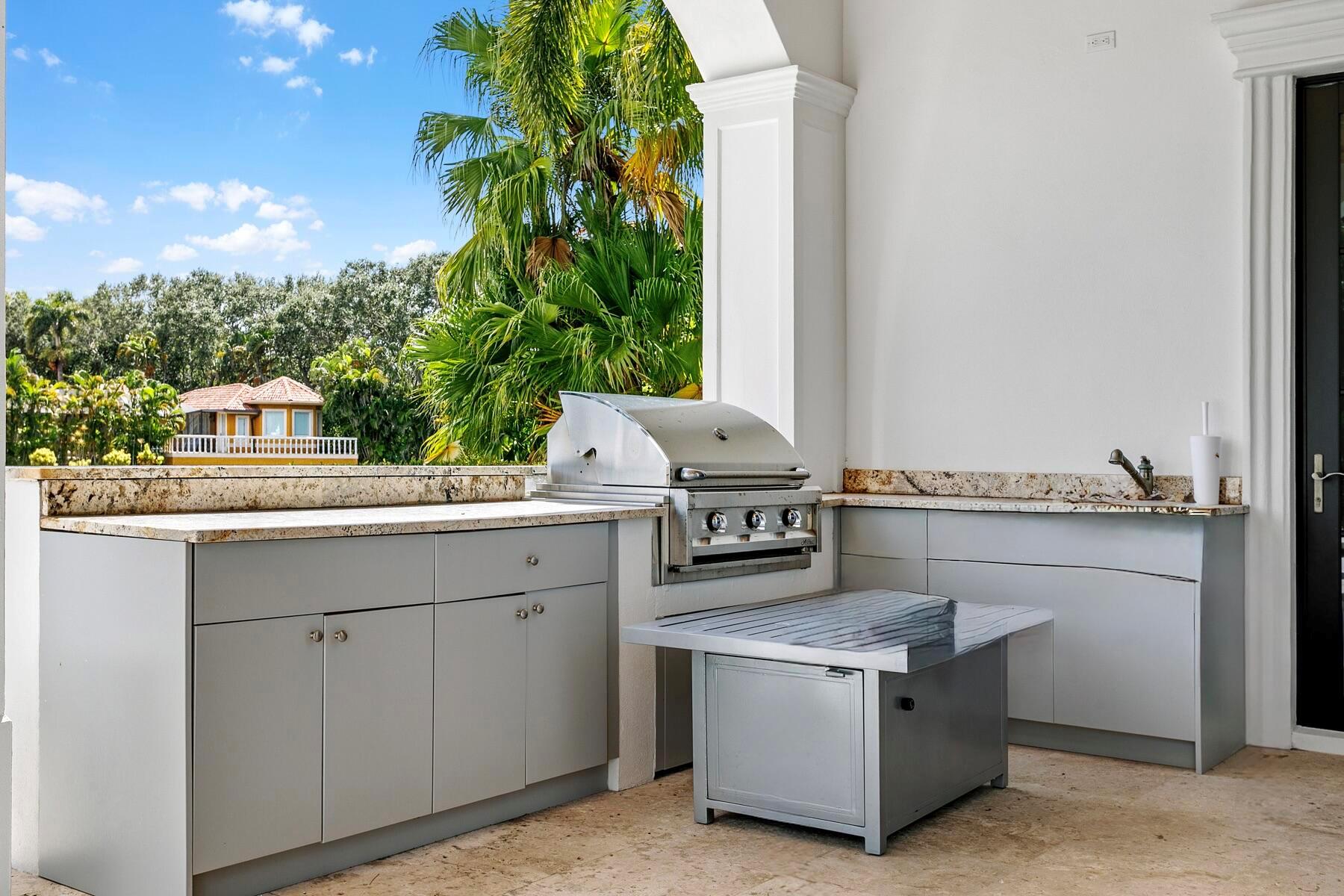 155 Commodore Dr Jupiter, FL 33477