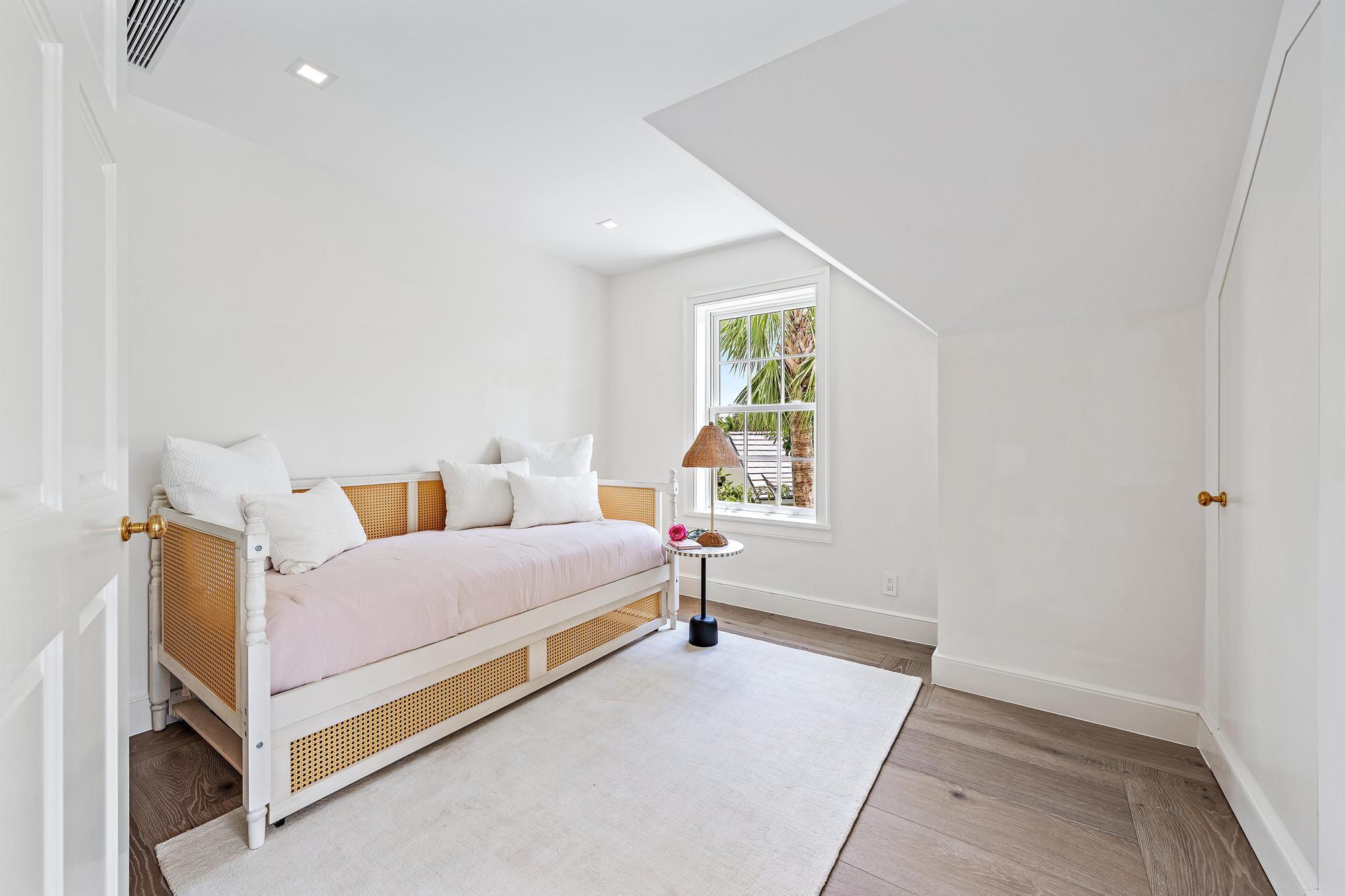 269 Jamaica Ln Palm Beach, FL 33480