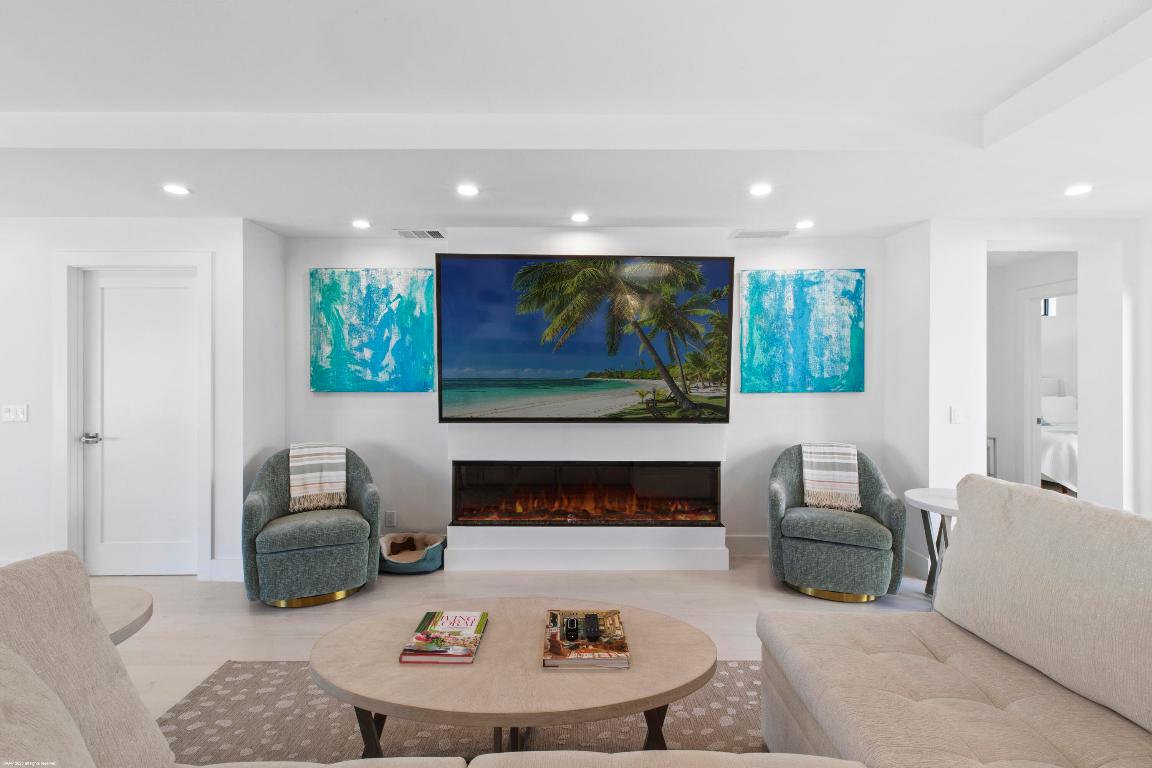 116 N Beach Jupiter Island, FL 33455