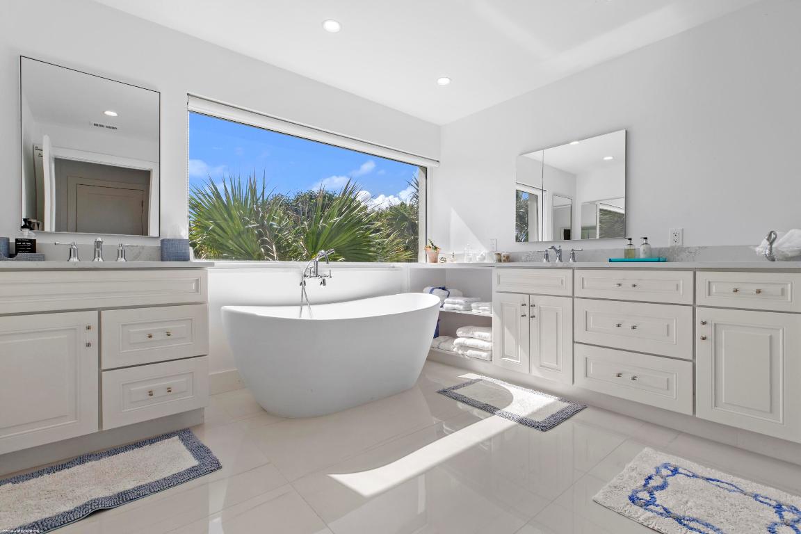 116 N Beach Jupiter Island, FL 33455