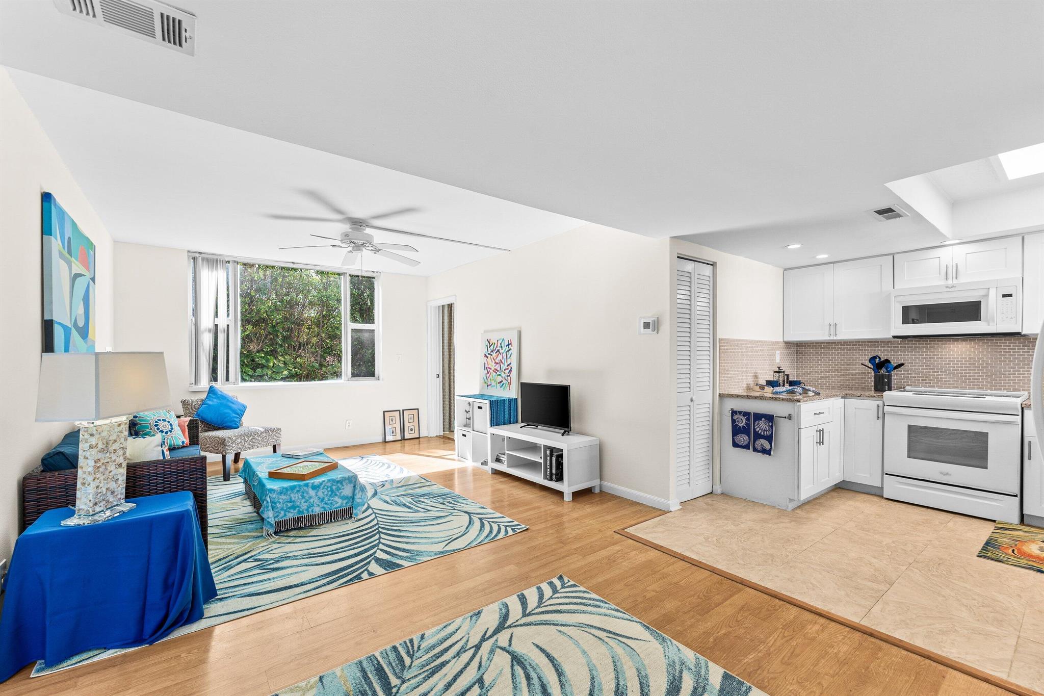 1810 New Palm Way #216