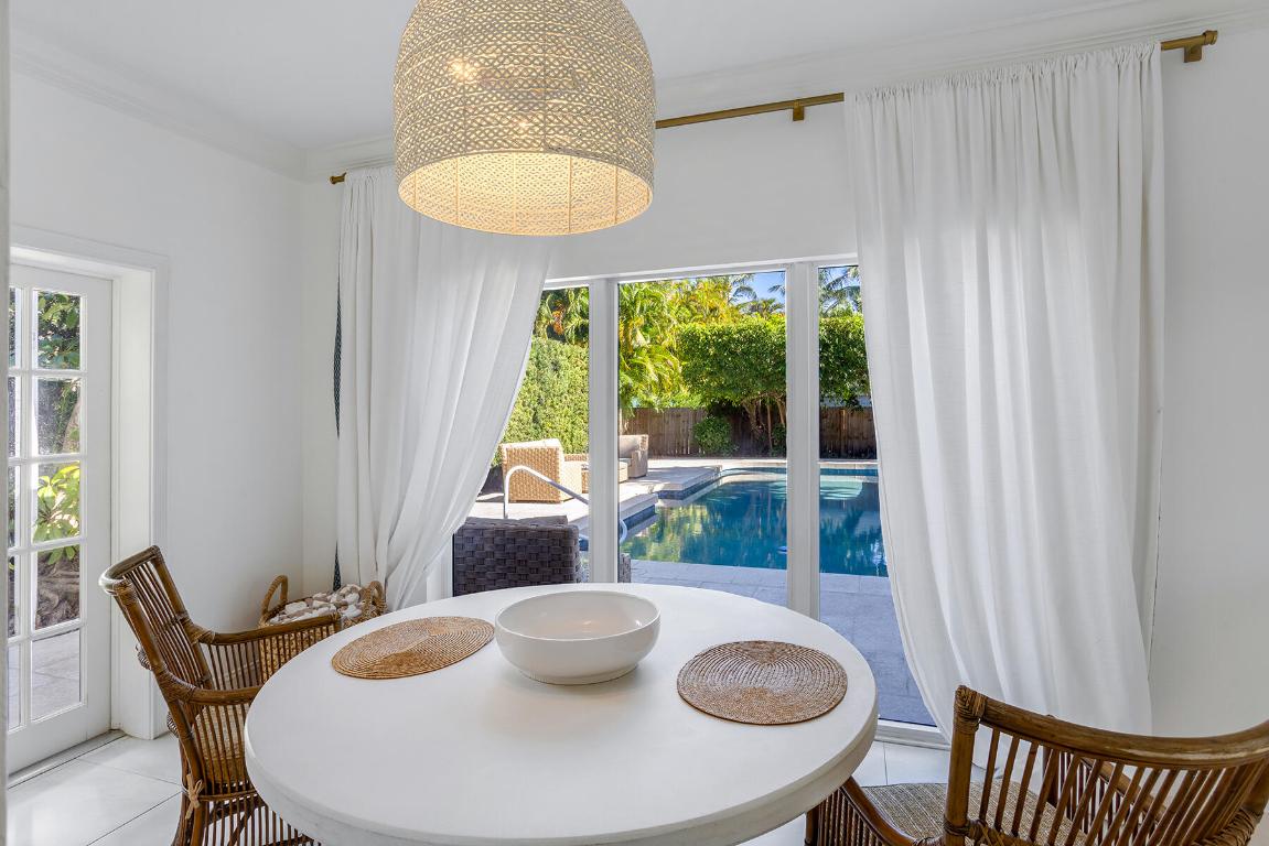 259 Queens Ln Palm Beach, FL 33480