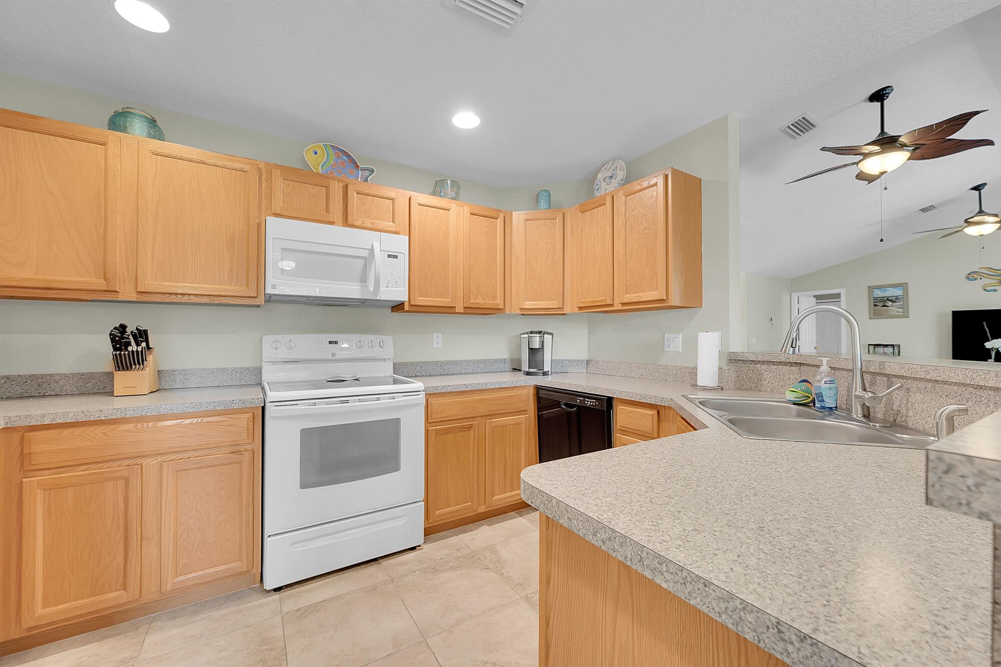 579 SE Marydale Ter Port St Lucie, FL 34983