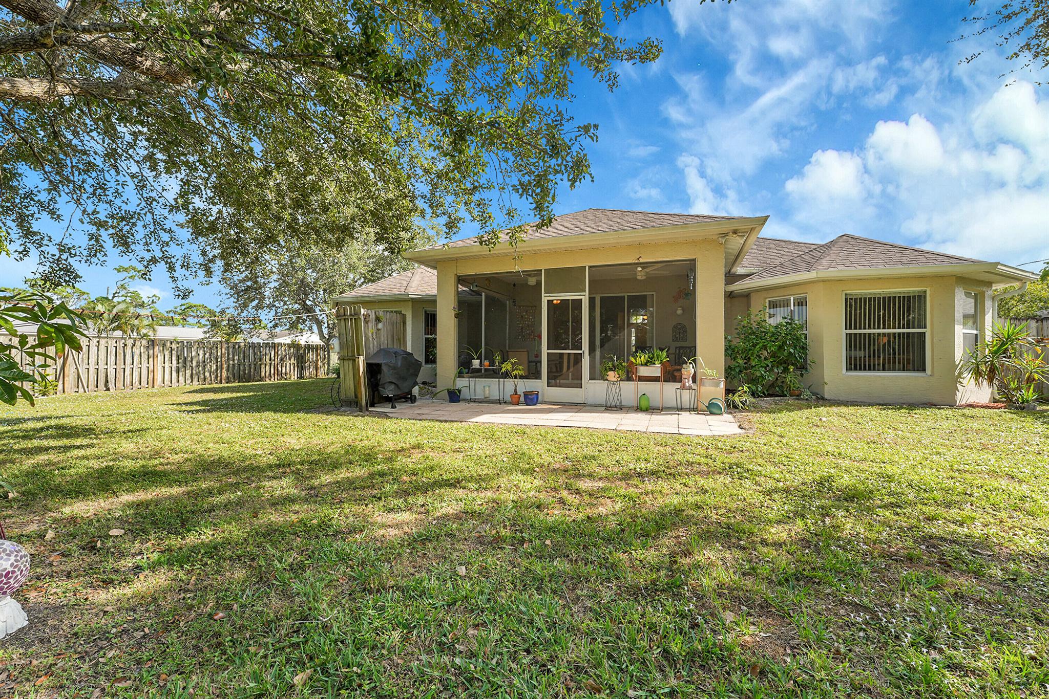 579 SE Marydale Ter Port St Lucie, FL 34983