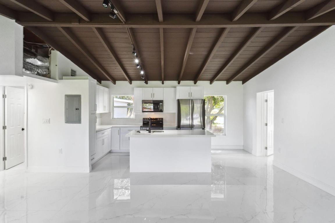 1530 NW 18th Fort Lauderdale, FL 33311