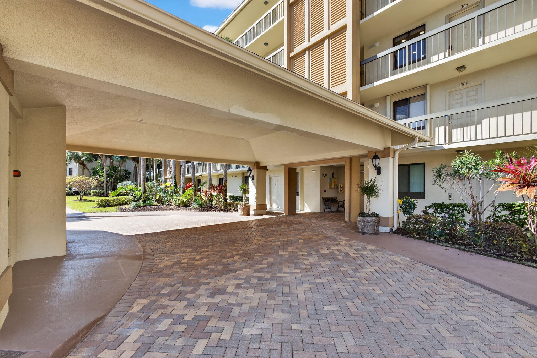 1901 Marina Isle #304 Jupiter, FL 33477
