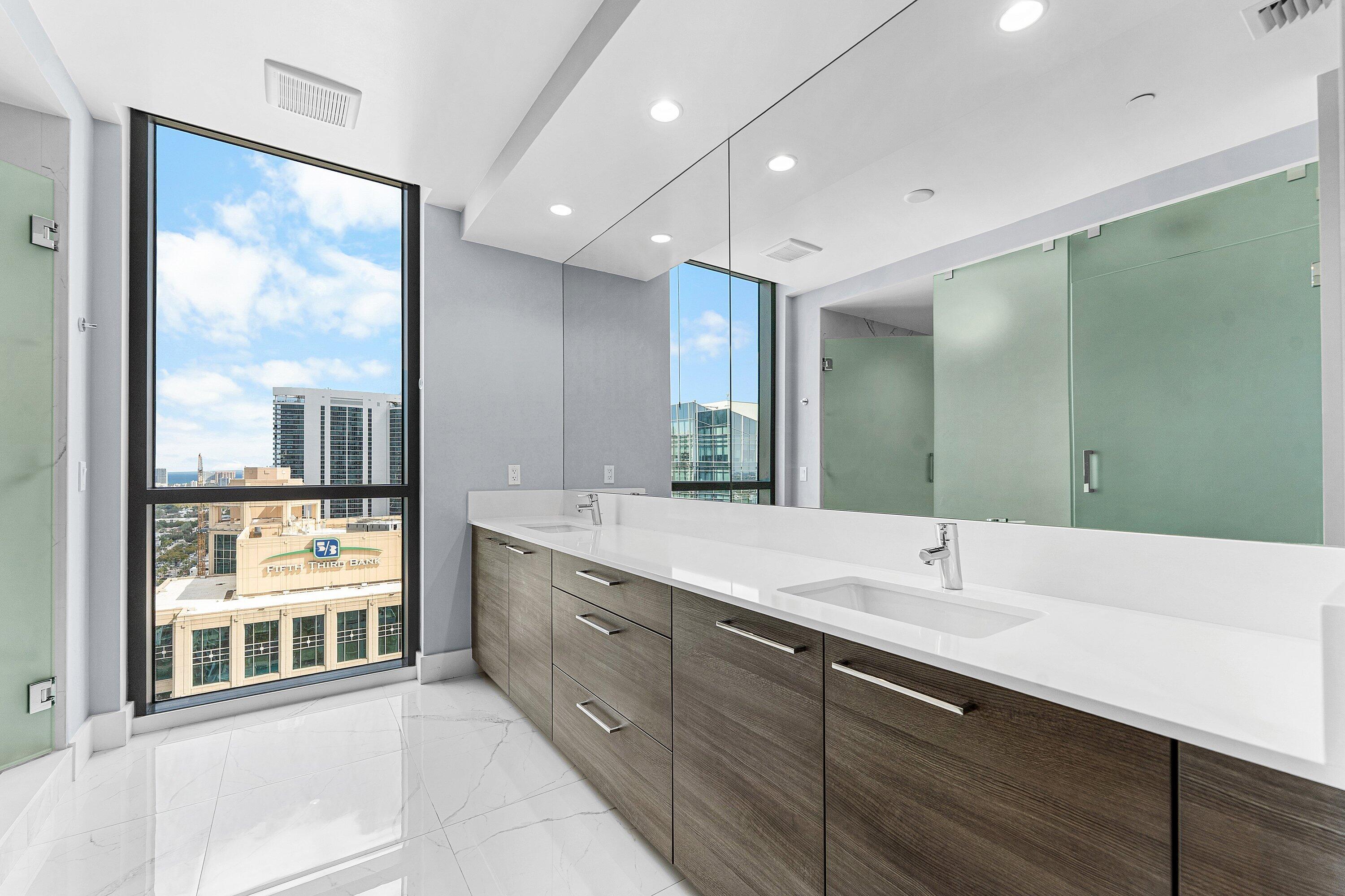 100 E Las Olas #3001 Fort Lauderdale, FL 33301