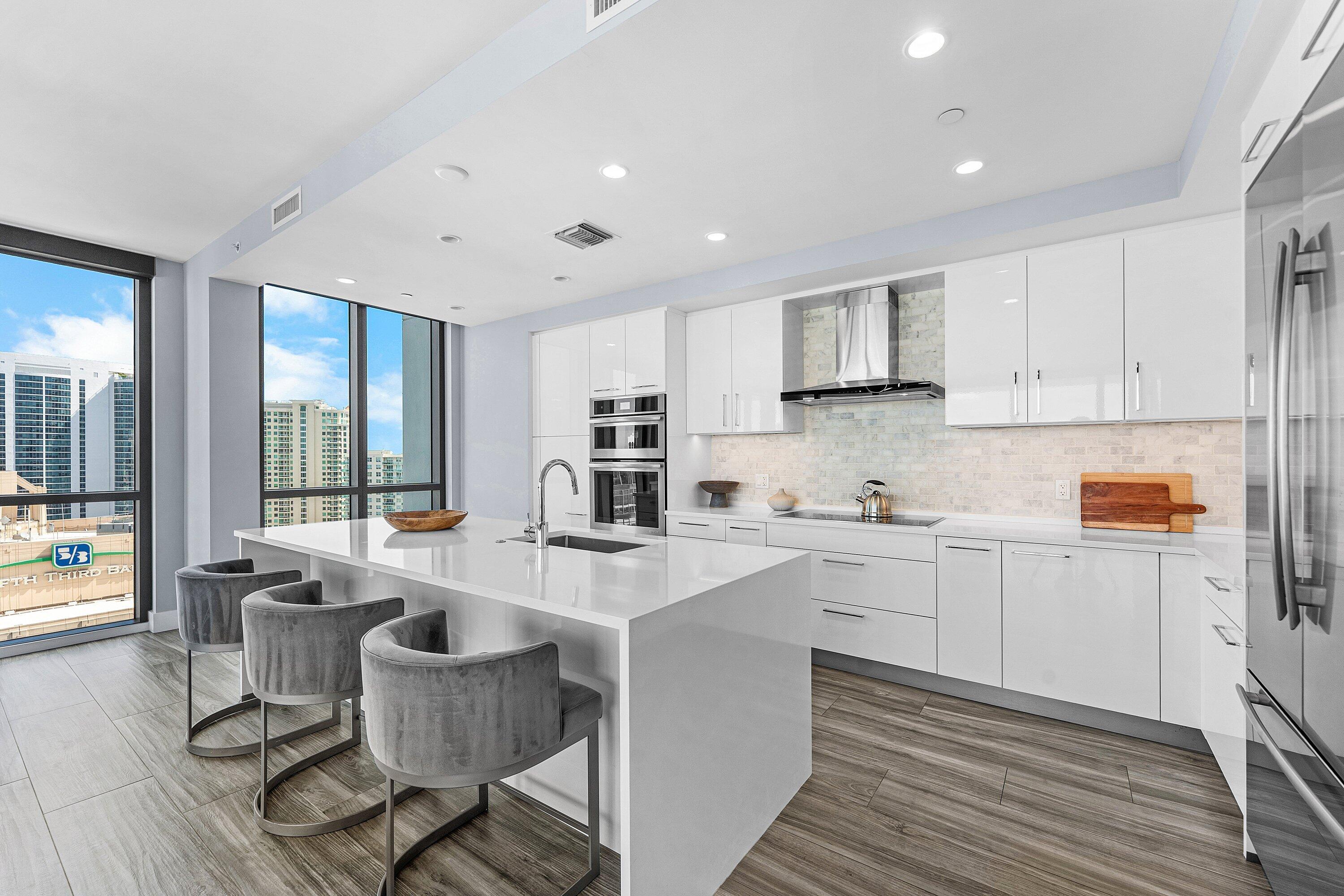 100 E Las Olas #3001 Fort Lauderdale, FL 33301