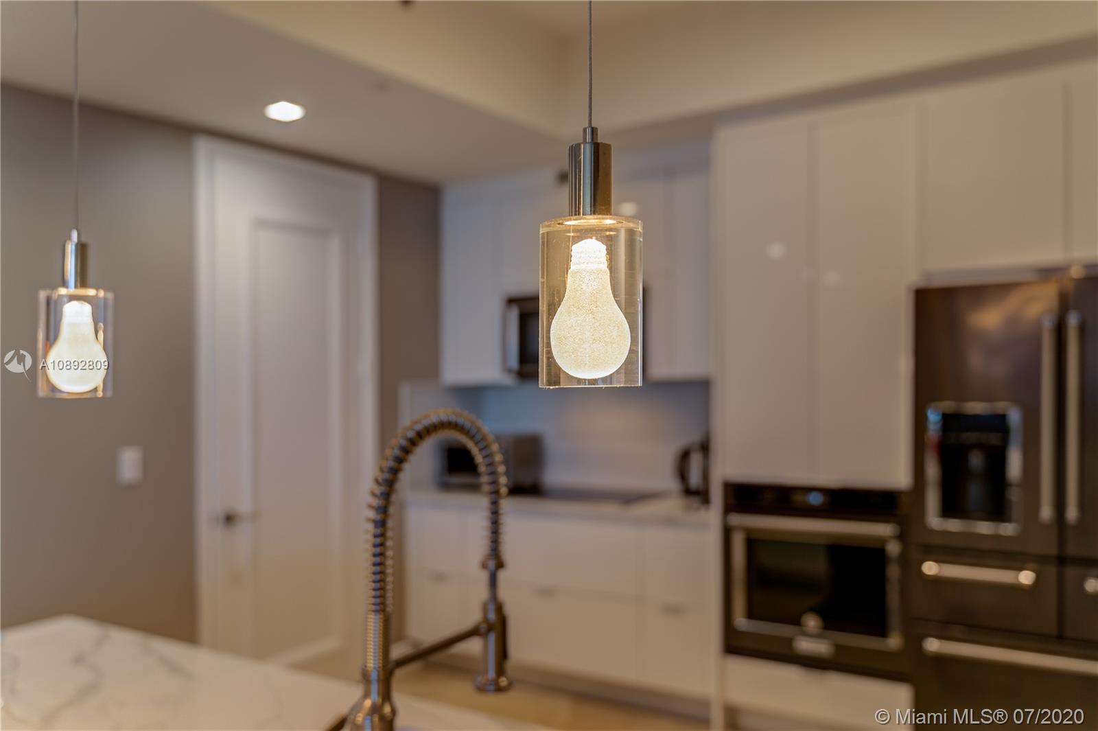 image Trump Towers I10