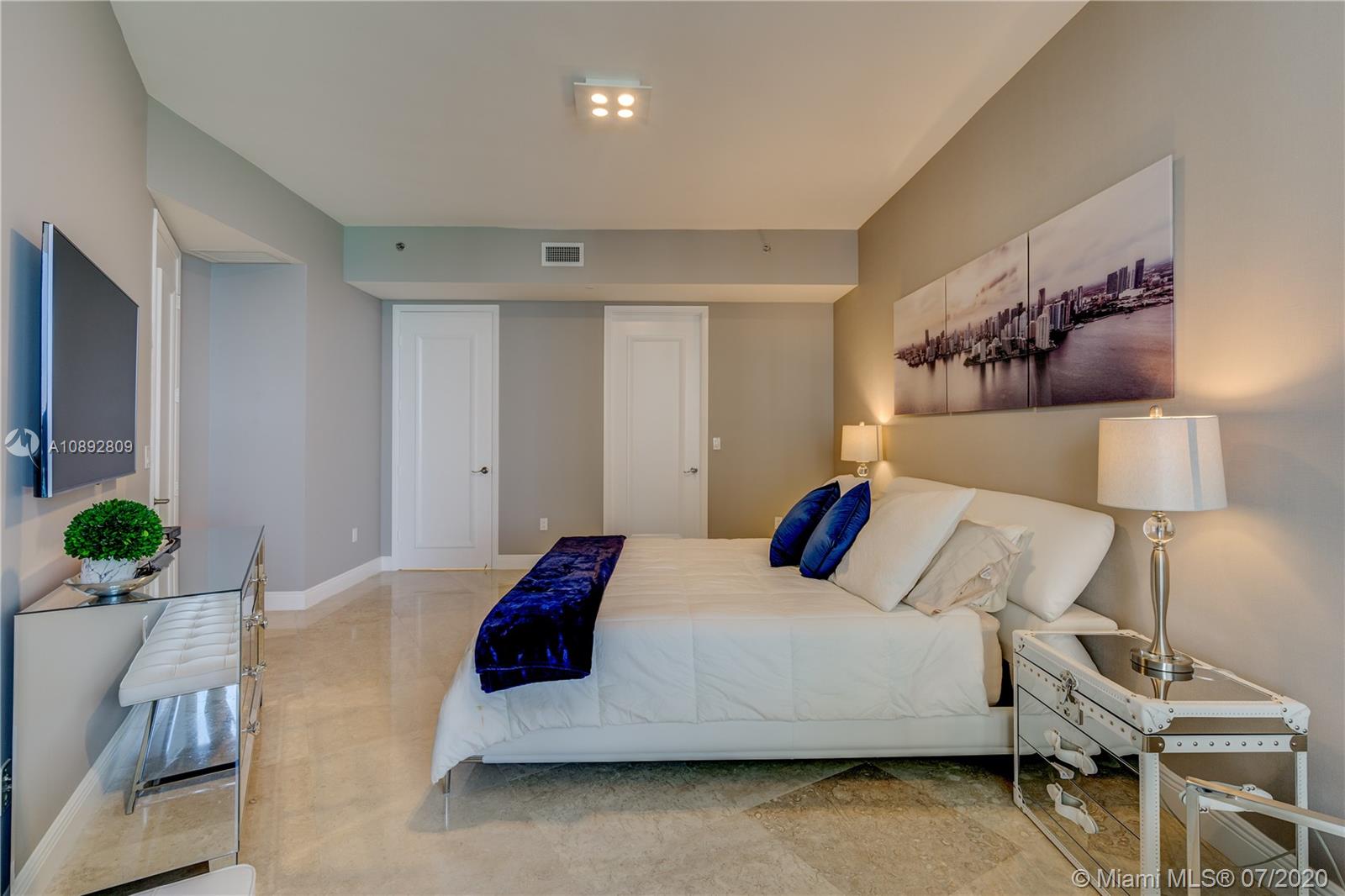 image Trump Towers I17