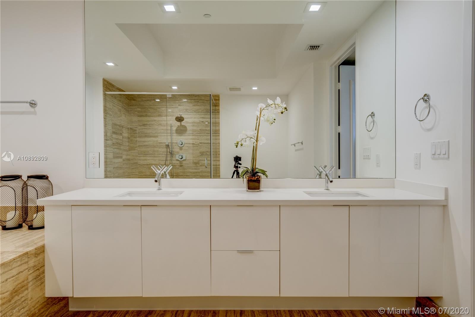 image Trump Towers I21