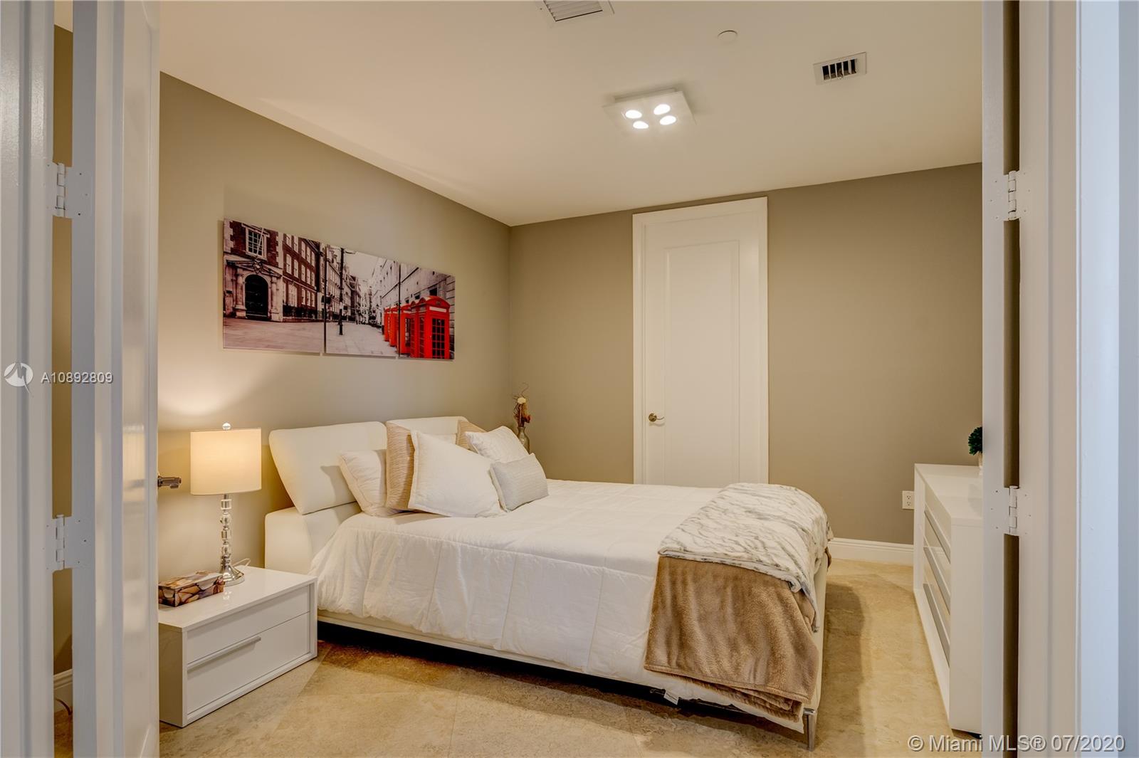 image Trump Towers I28