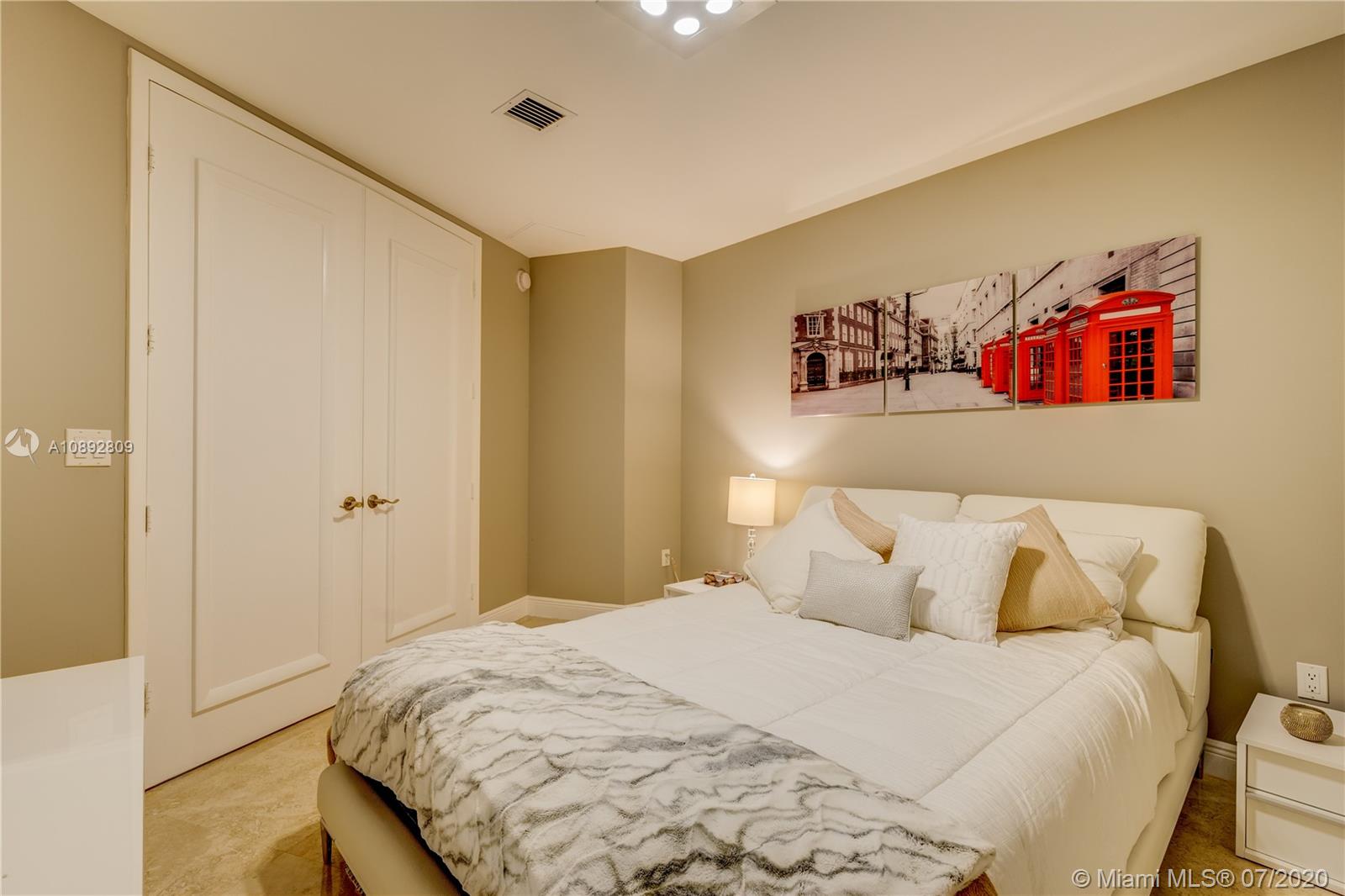 image Trump Towers I29