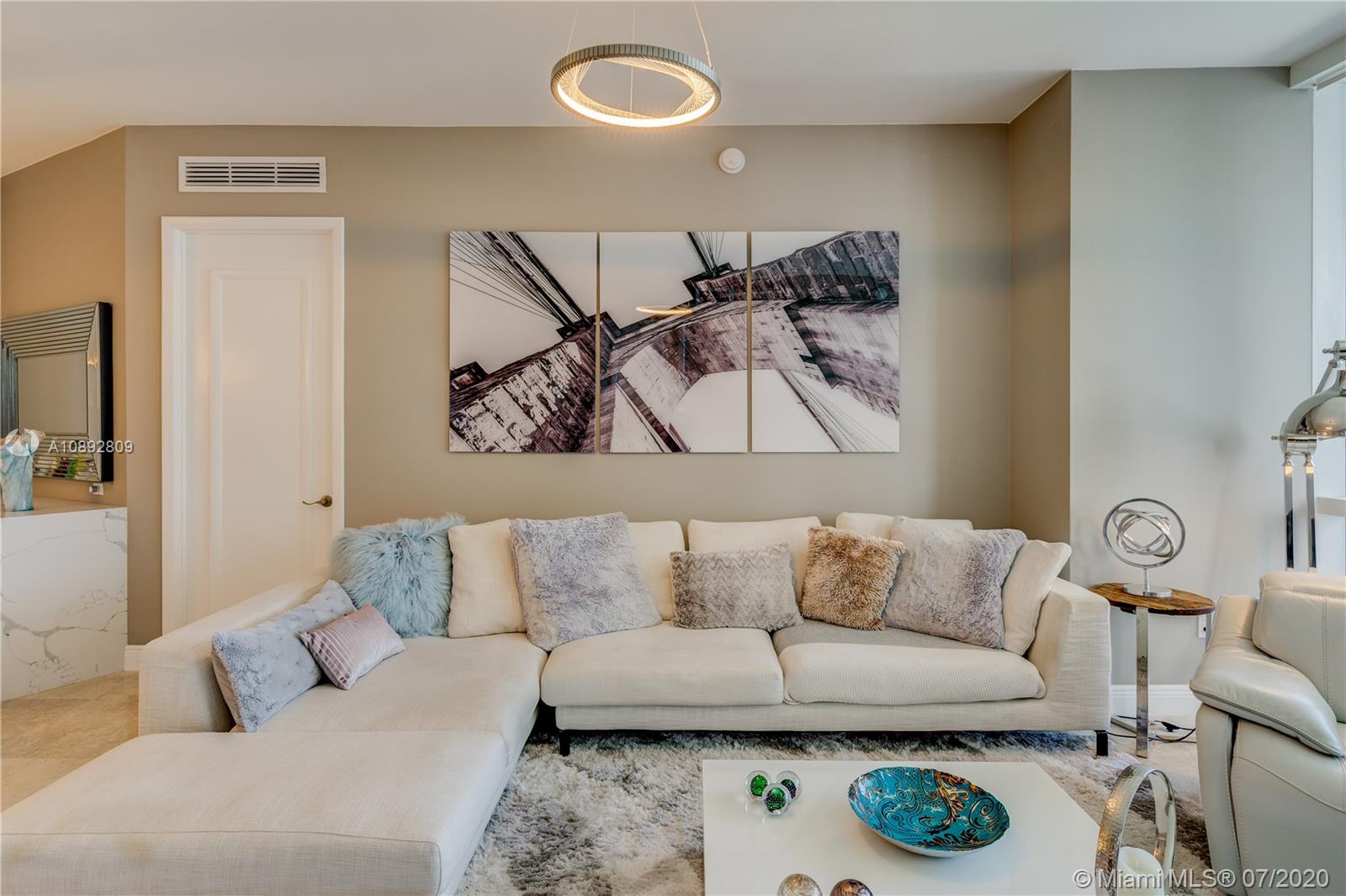 image Trump Towers I8