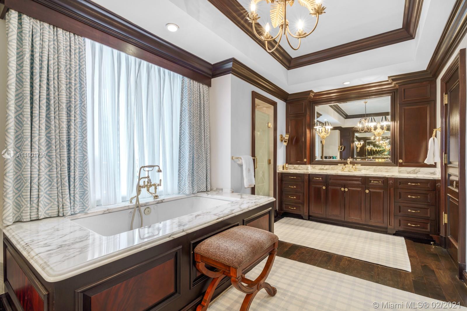 60 Edgewater Dr #7A Coral Gables, FL 33133