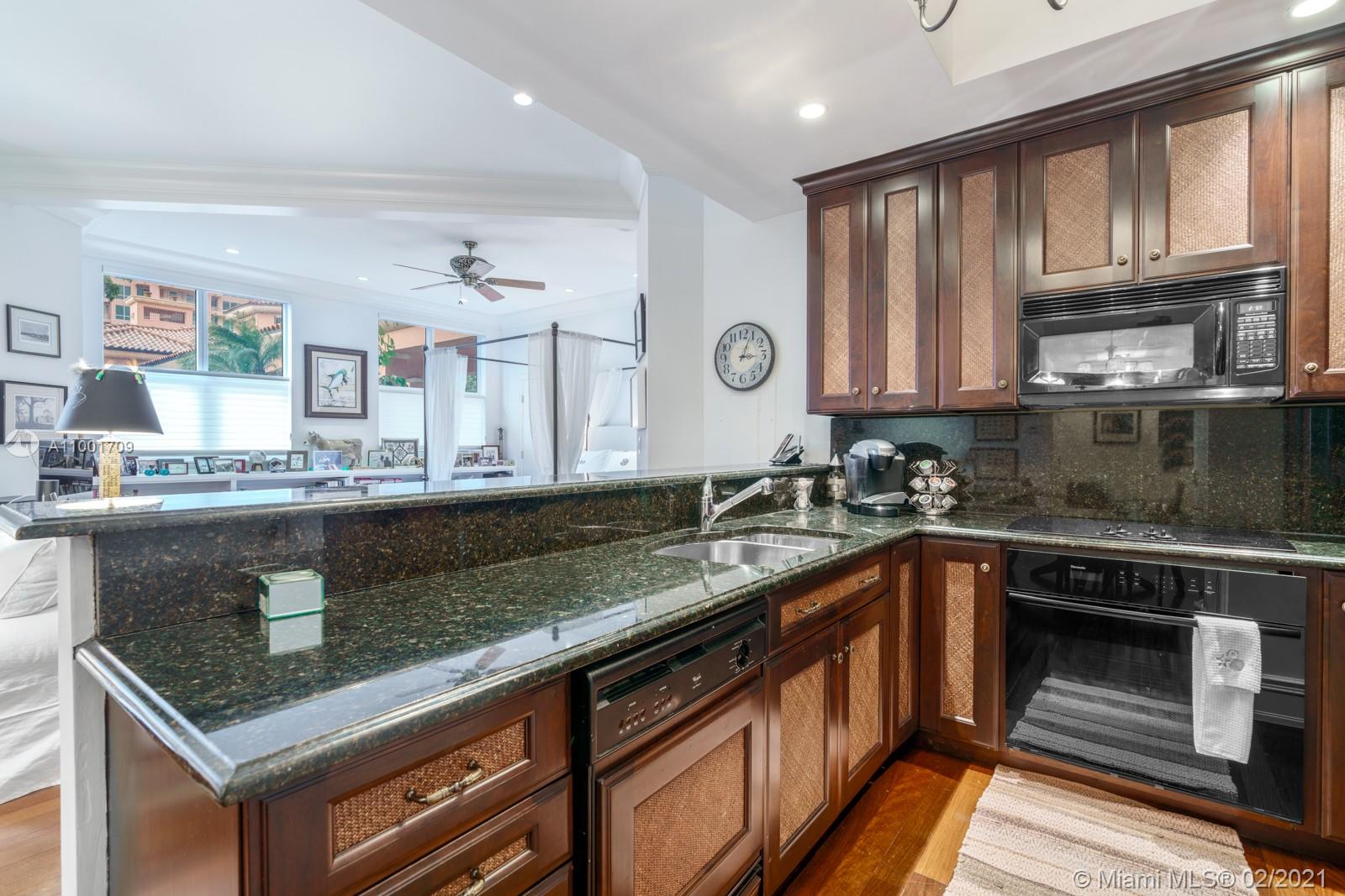 60 Edgewater Dr #7A Coral Gables, FL 33133