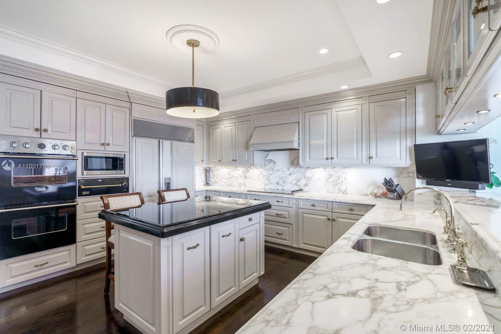 60 Edgewater Dr #7A Coral Gables, FL 33133