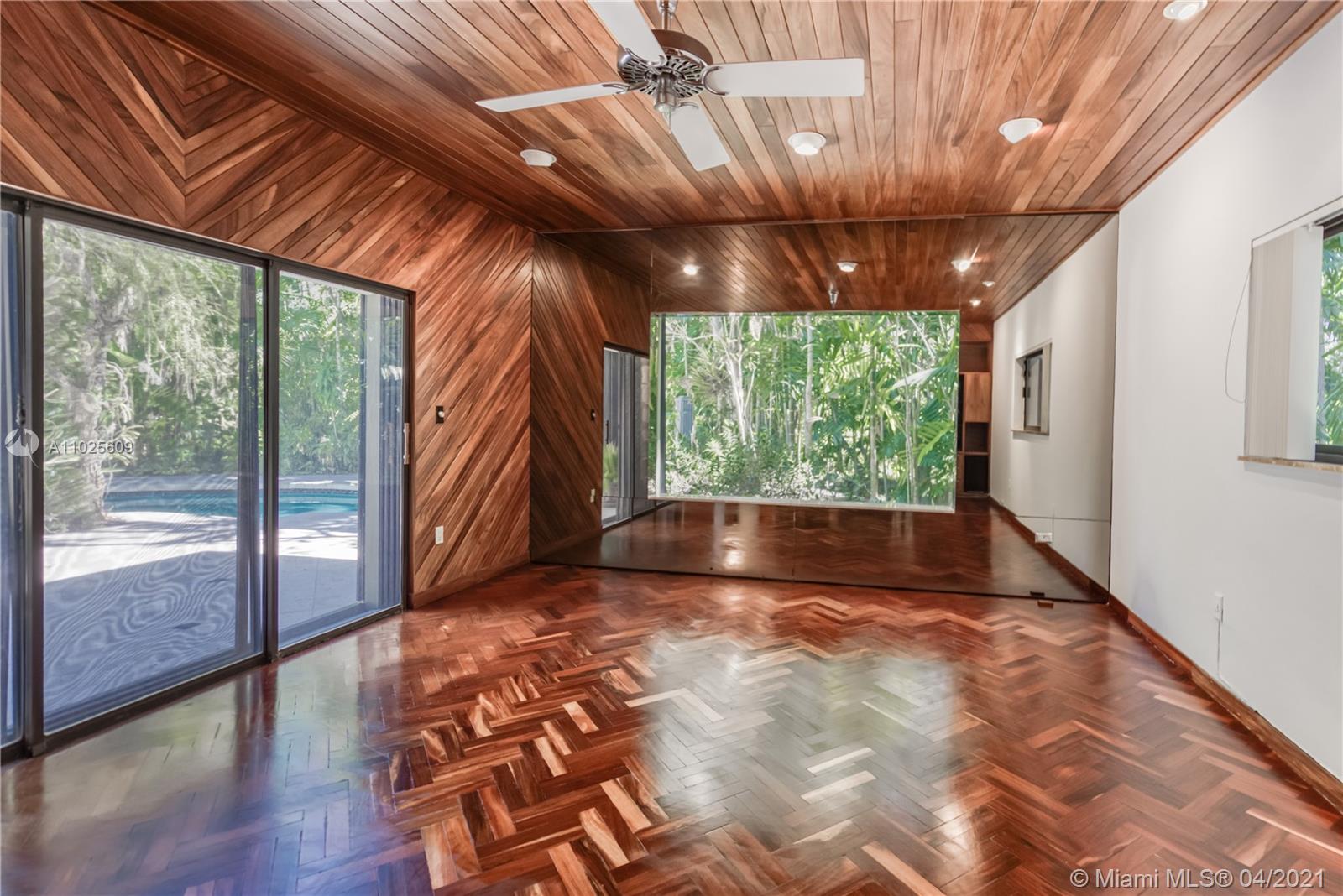 4141 La Playa Blvd Miami, FL 33133