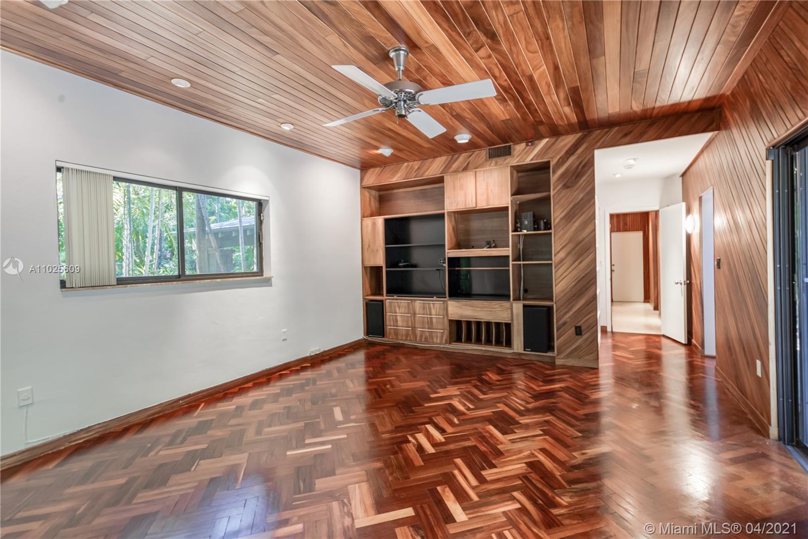 4141 La Playa Blvd Miami, FL 33133